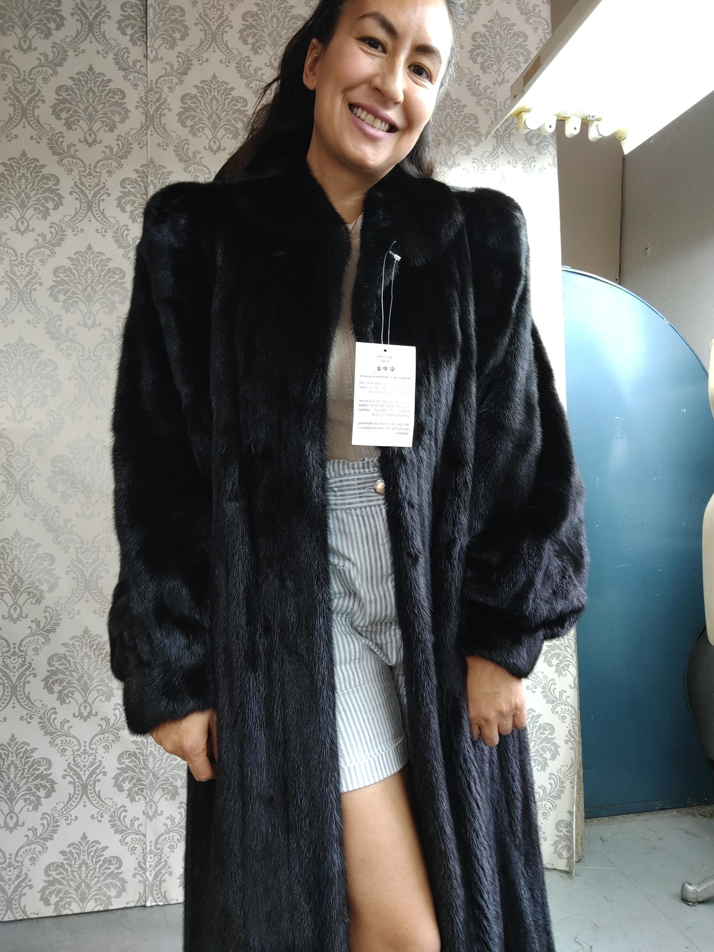 Noir Brand New Christian Dior Black Mink Fur Swing Coat (Size 12-M) en vente