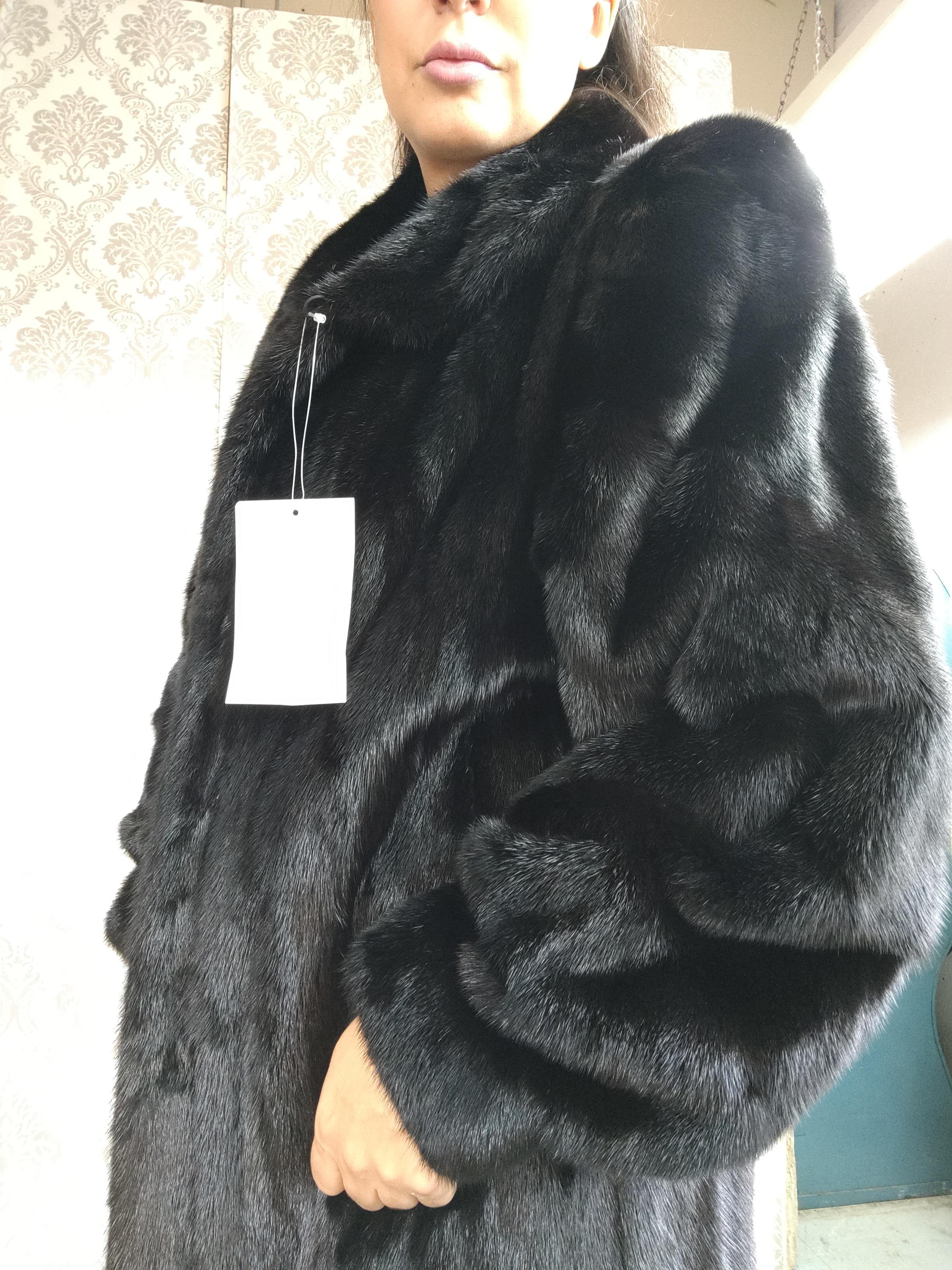 Brand New Christian Dior Black Mink Fur Swing Coat (Size 12-M) Pour femmes en vente