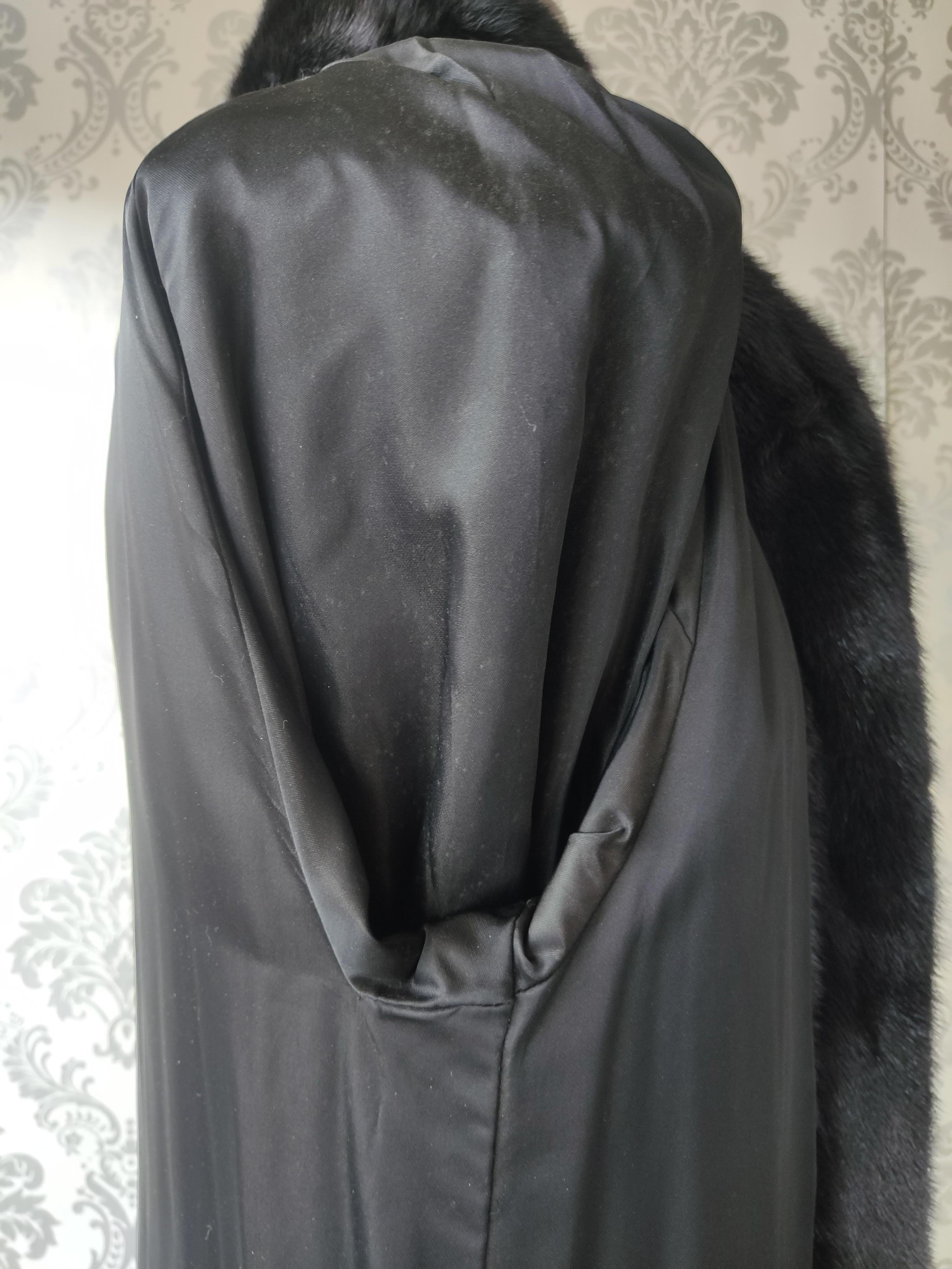 Brand New Christian Dior Black Mink Fur Swing Coat (Size 12-M) en vente 2