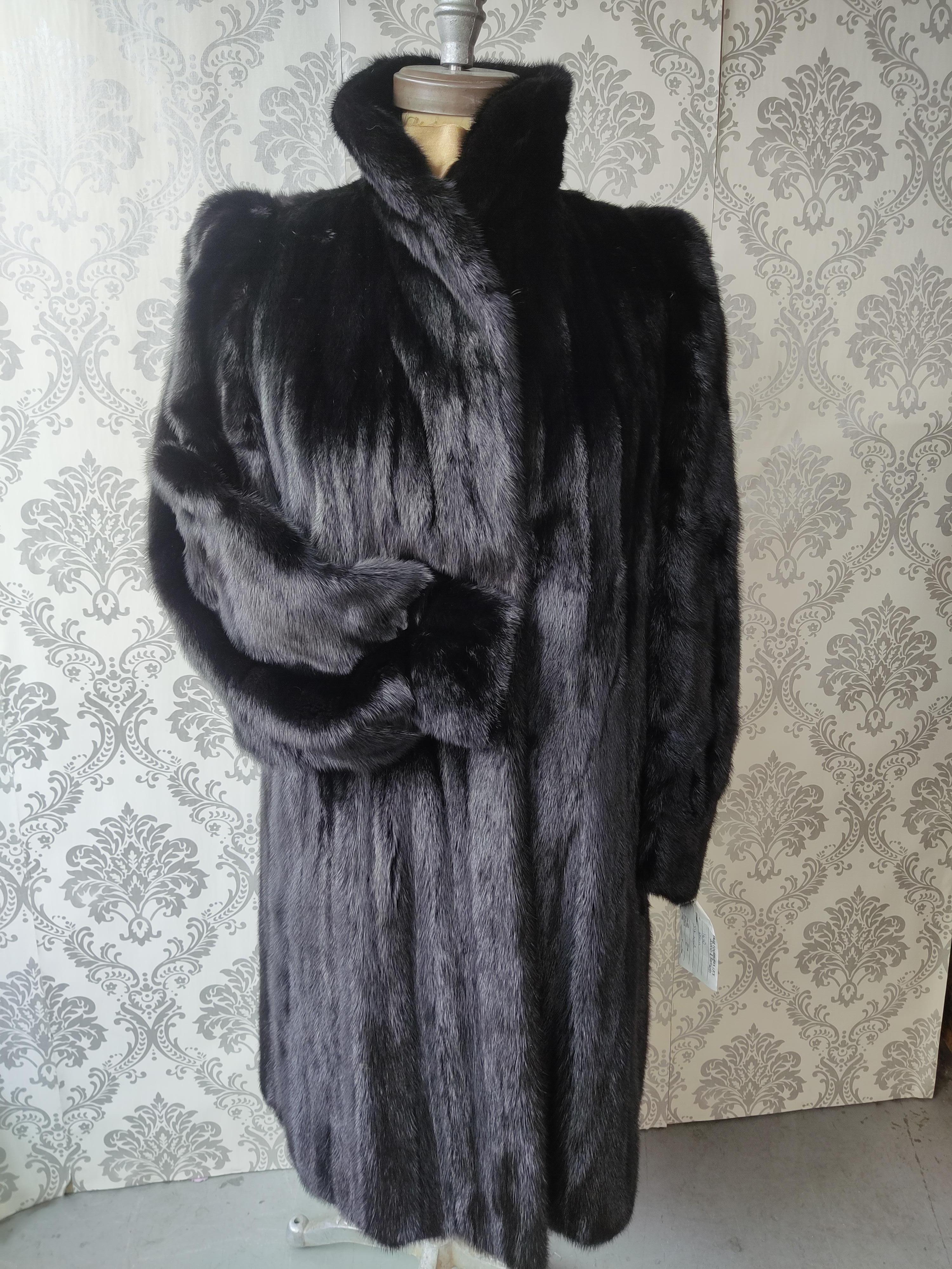 Brand New Christian Dior Black Mink Fur Swing Coat (Size 12-M) en vente 4