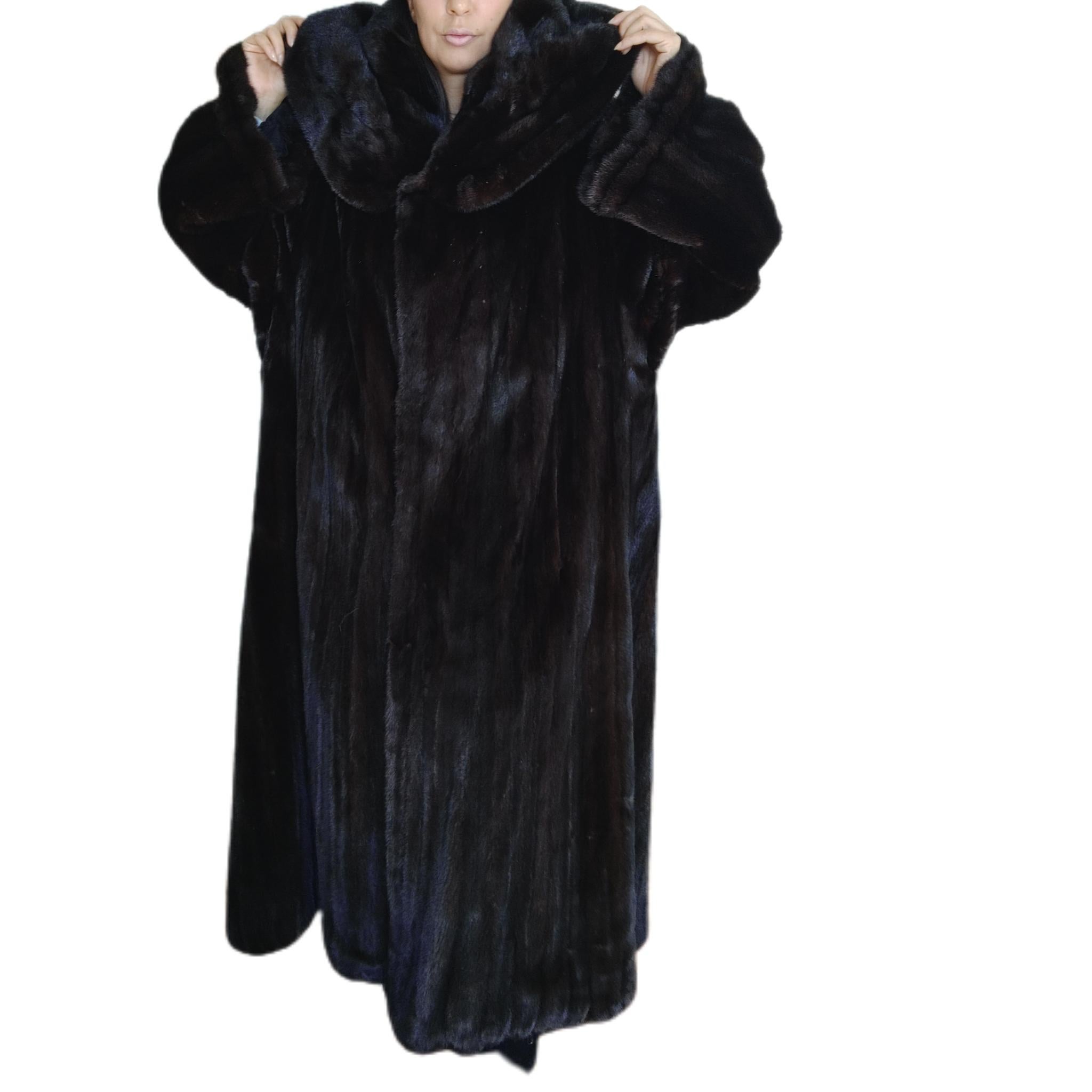 Brand New Christian Dior Black Mink Fur Swing Coat (Size 24 2XL)) Neuf - En vente à Montreal, Quebec
