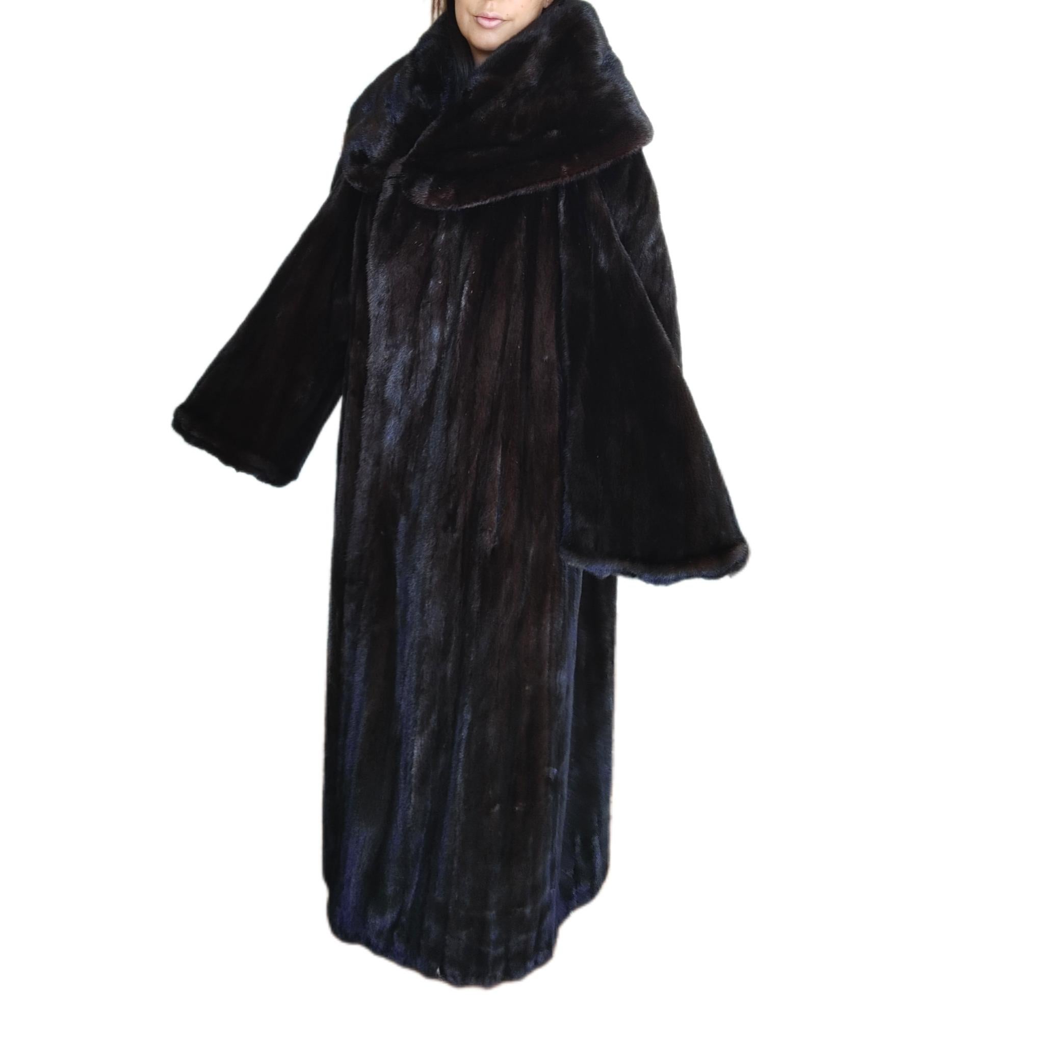 Women's Brand New Christian Dior Black Mink Fur Swing Coat (Size 24 2XL)) For Sale