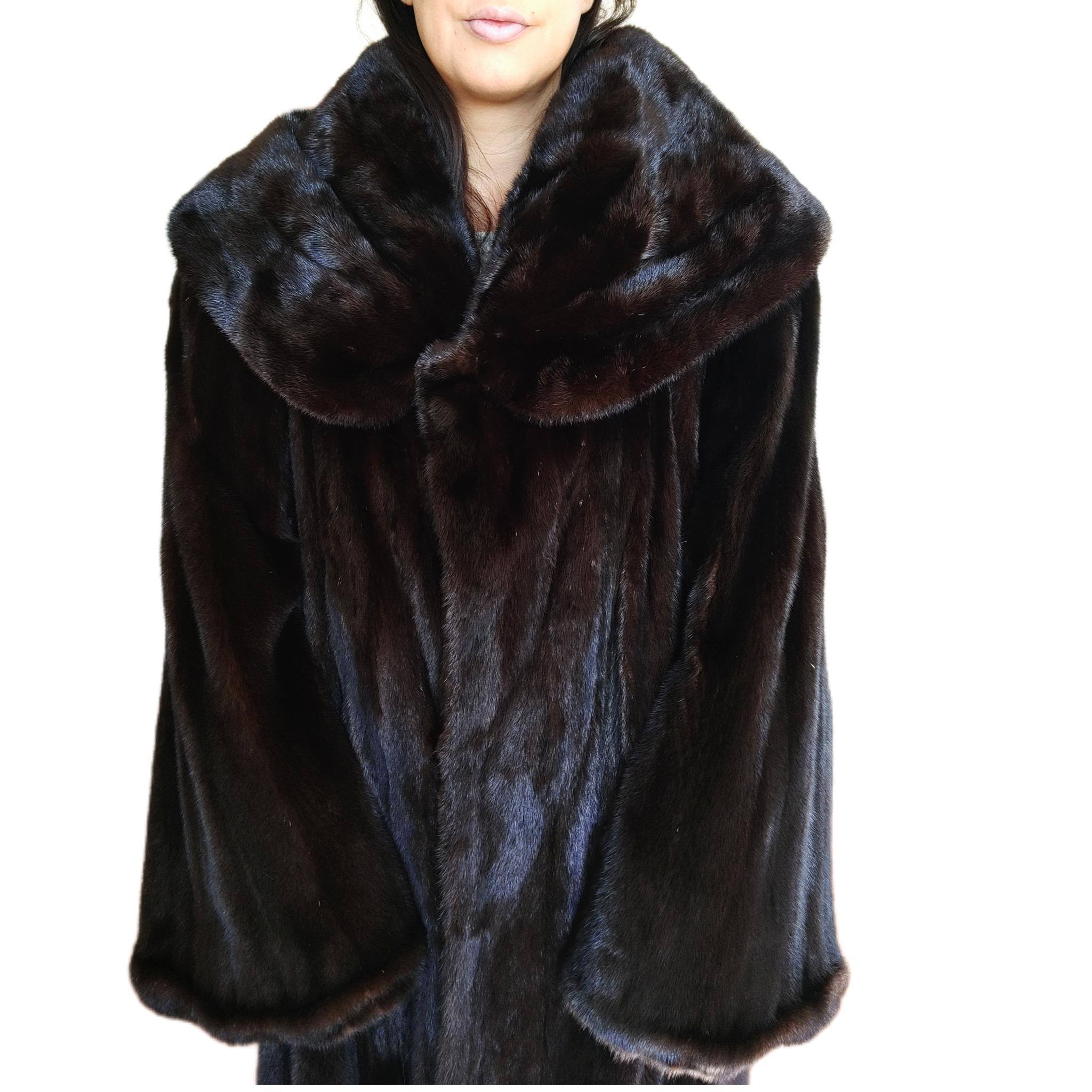 Brand New Christian Dior Black Mink Fur Swing Coat (Size 24 2XL)) en vente 1