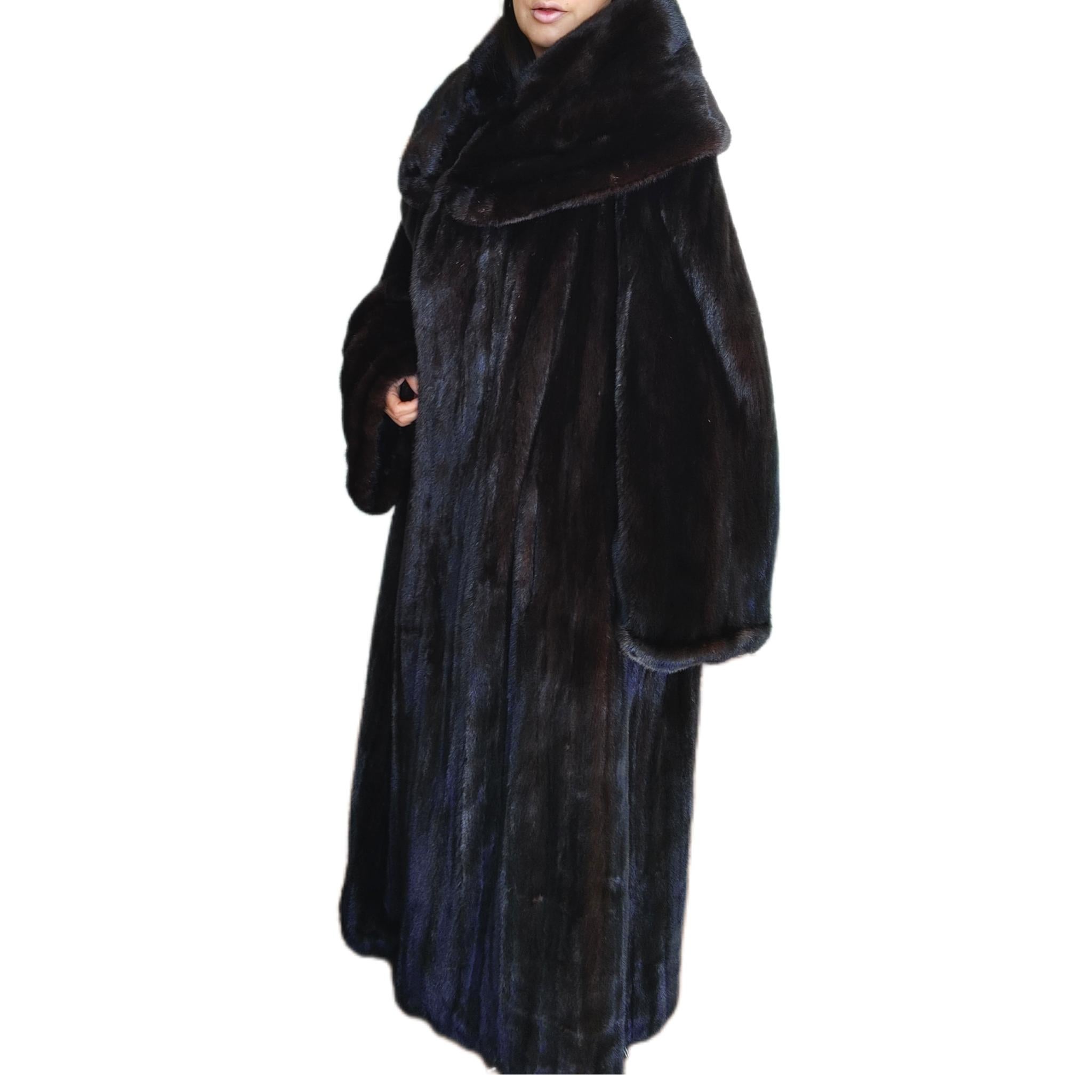 Brand New Christian Dior Black Mink Fur Swing Coat (Size 24 2XL)) en vente 2