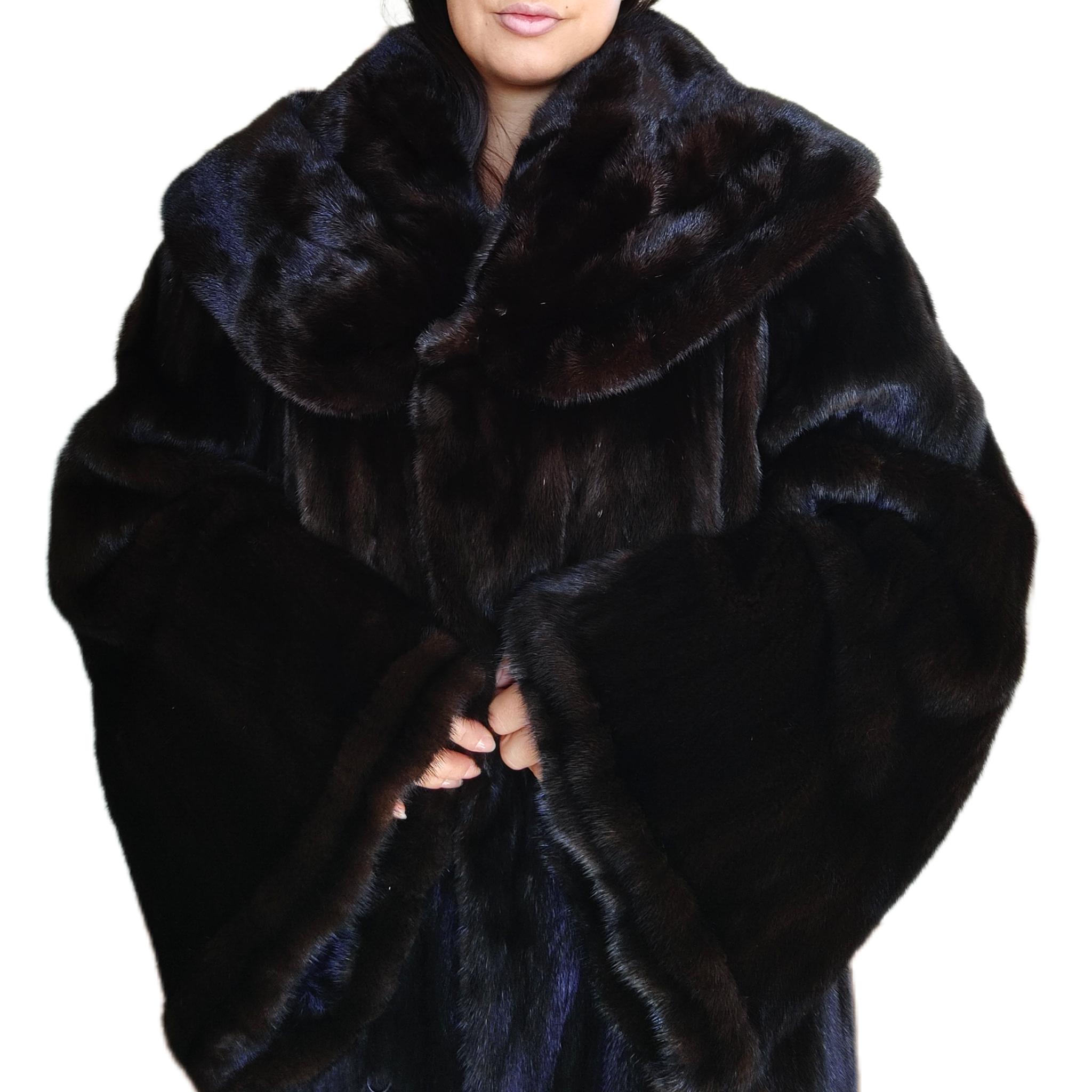 Brand New Christian Dior Black Mink Fur Swing Coat (Size 24 2XL)) en vente 4