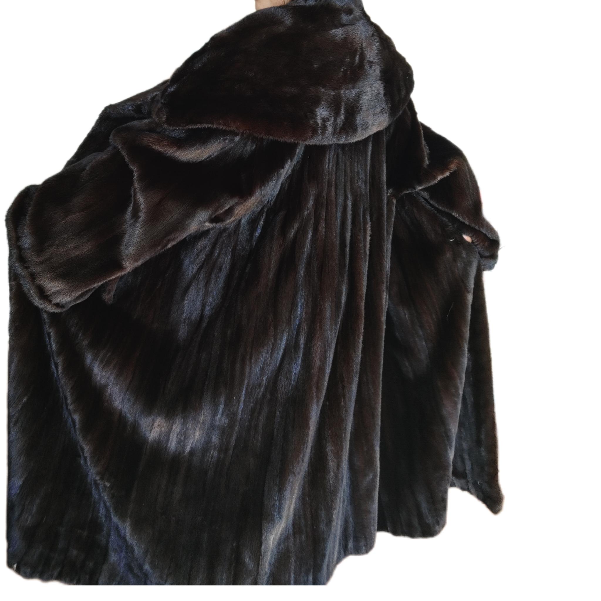 Brand New Christian Dior Black Mink Fur Swing Coat (Size 24 2XL)) en vente 5