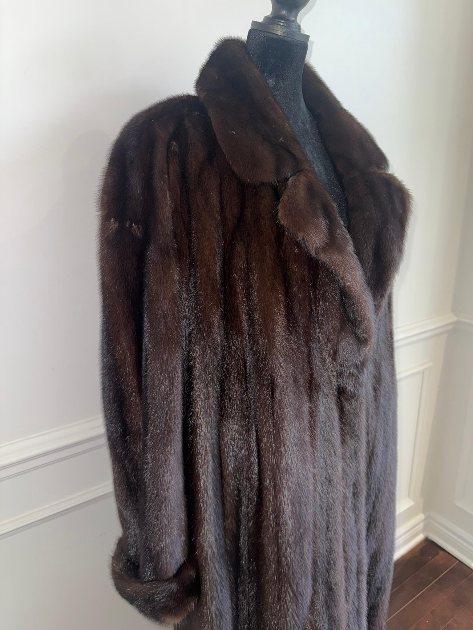 Nuevo abrigo de piel de visón Christian Dior talla 12 L en Nuevo estado para la venta en Montreal, Quebec