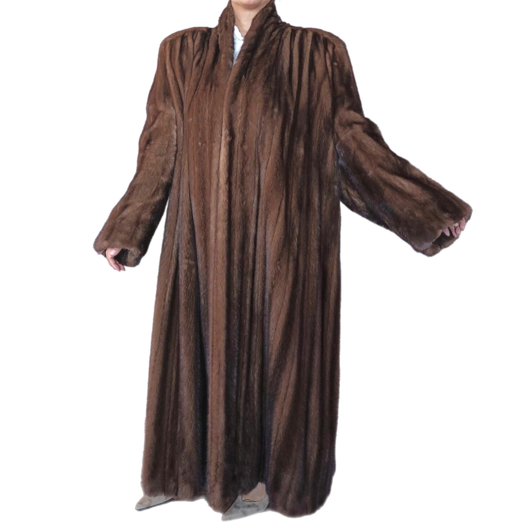 Nero Christian Dior Demi Buff Mink Fur Swing Coat (Taglia 20 XL) in vendita