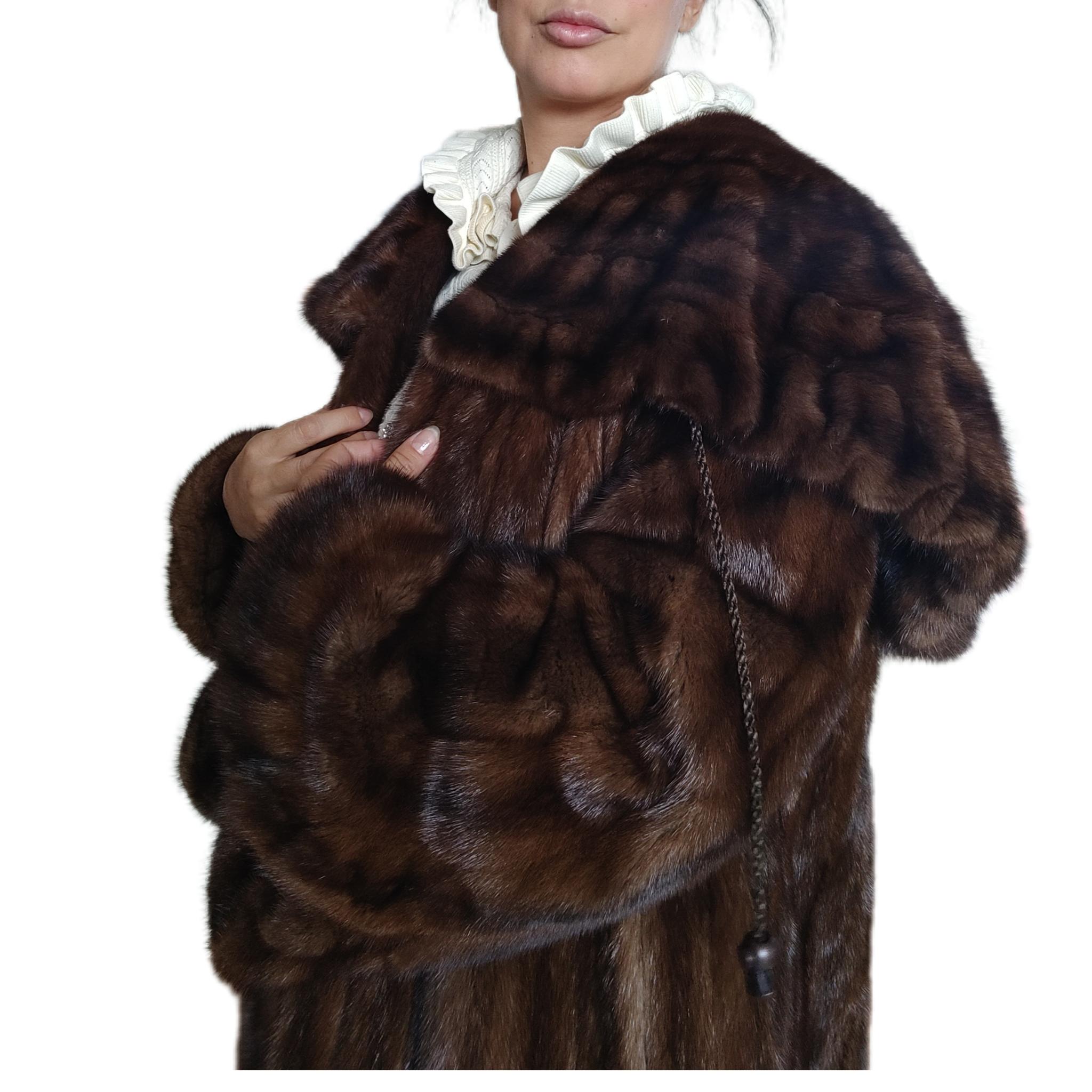 Manteau trapèze Christian Dior Demi Buff en fourrure de vison (taille 24 2XL) en vente 2