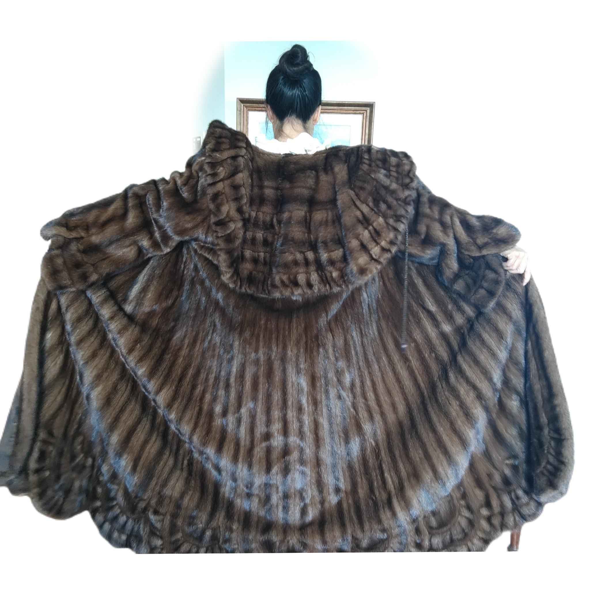 Brand New Christian Dior Demi Buff Mink Fur Swing Coat (Size 24 2XL)) For Sale 2