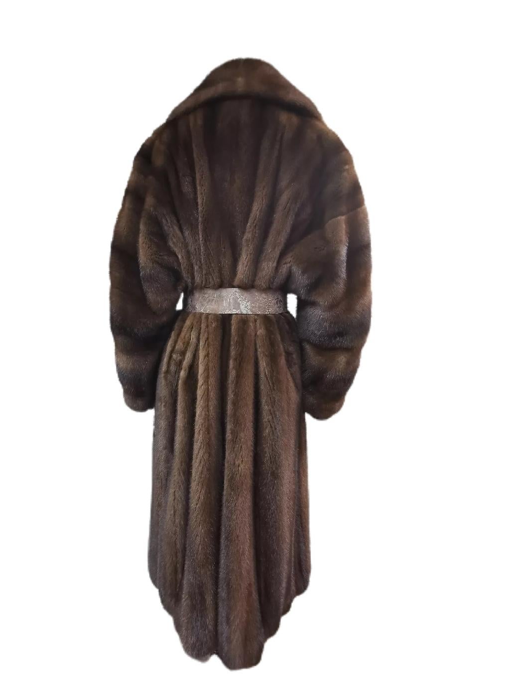 Christian dior mink fur coat size 18 In Excellent Condition For Sale In Montreal, Quebec