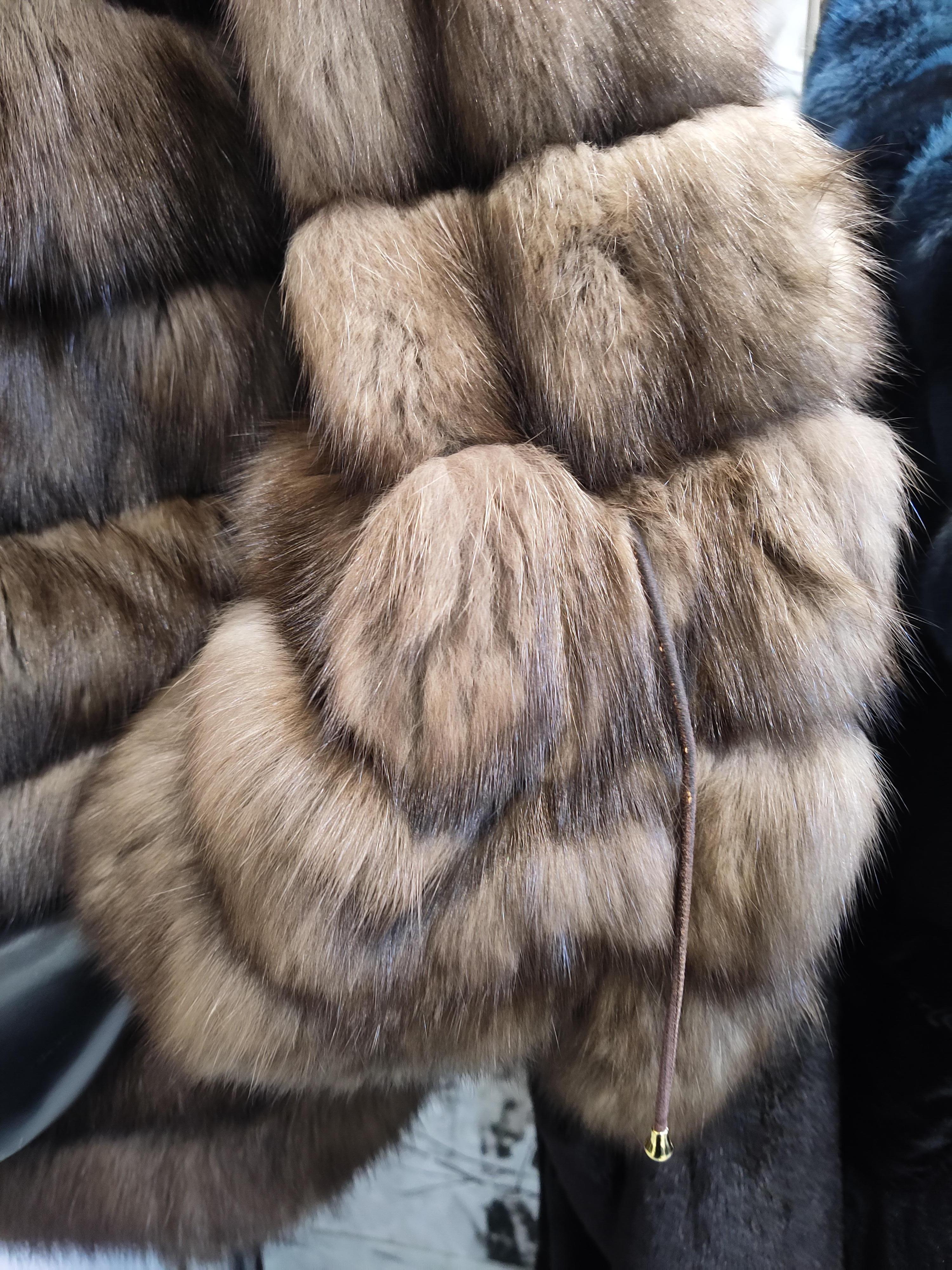 Gris Sobol Tortora veste russe en fourrure de zibeline, état neuf, 45000$ étiquettes en vente