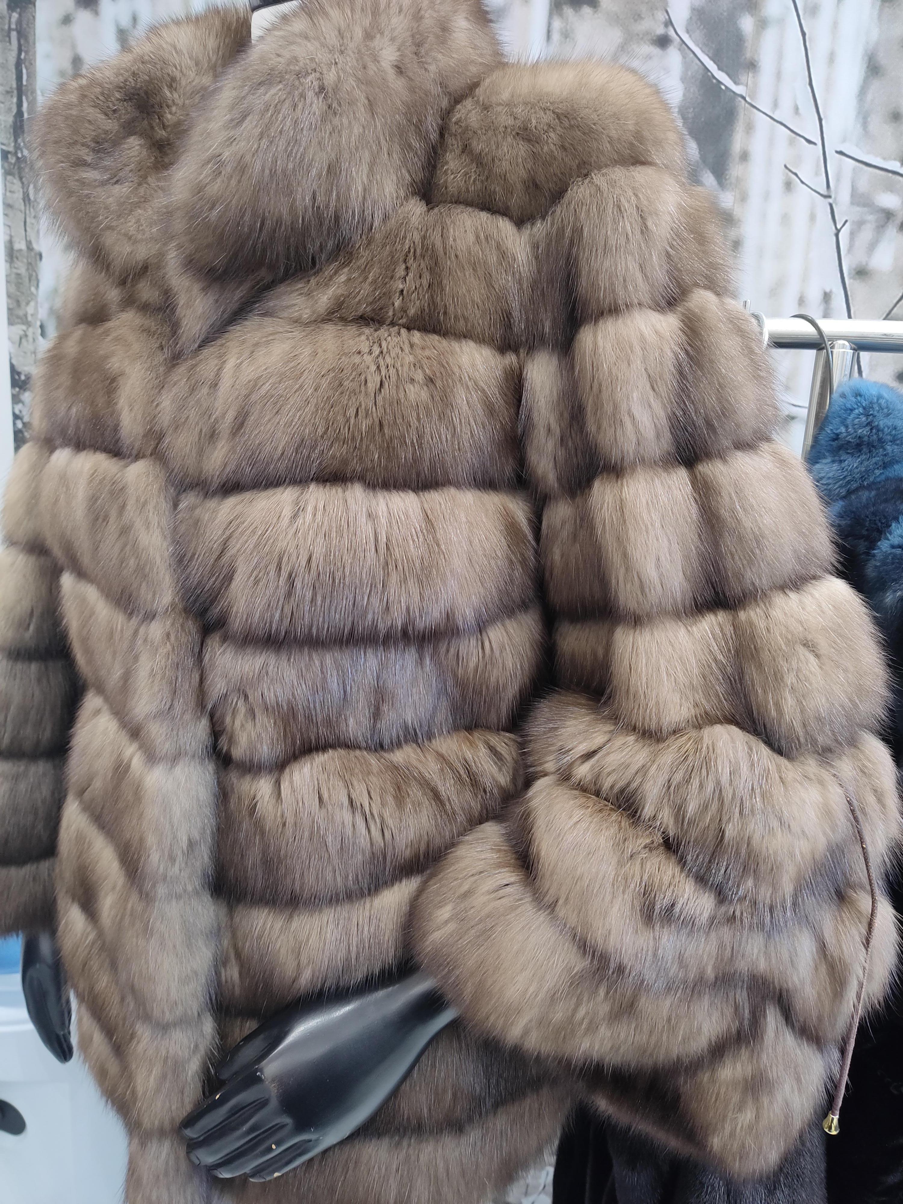 Sobol Tortora veste russe en fourrure de zibeline, état neuf, 45000$ étiquettes Neuf - En vente à Montreal, Quebec