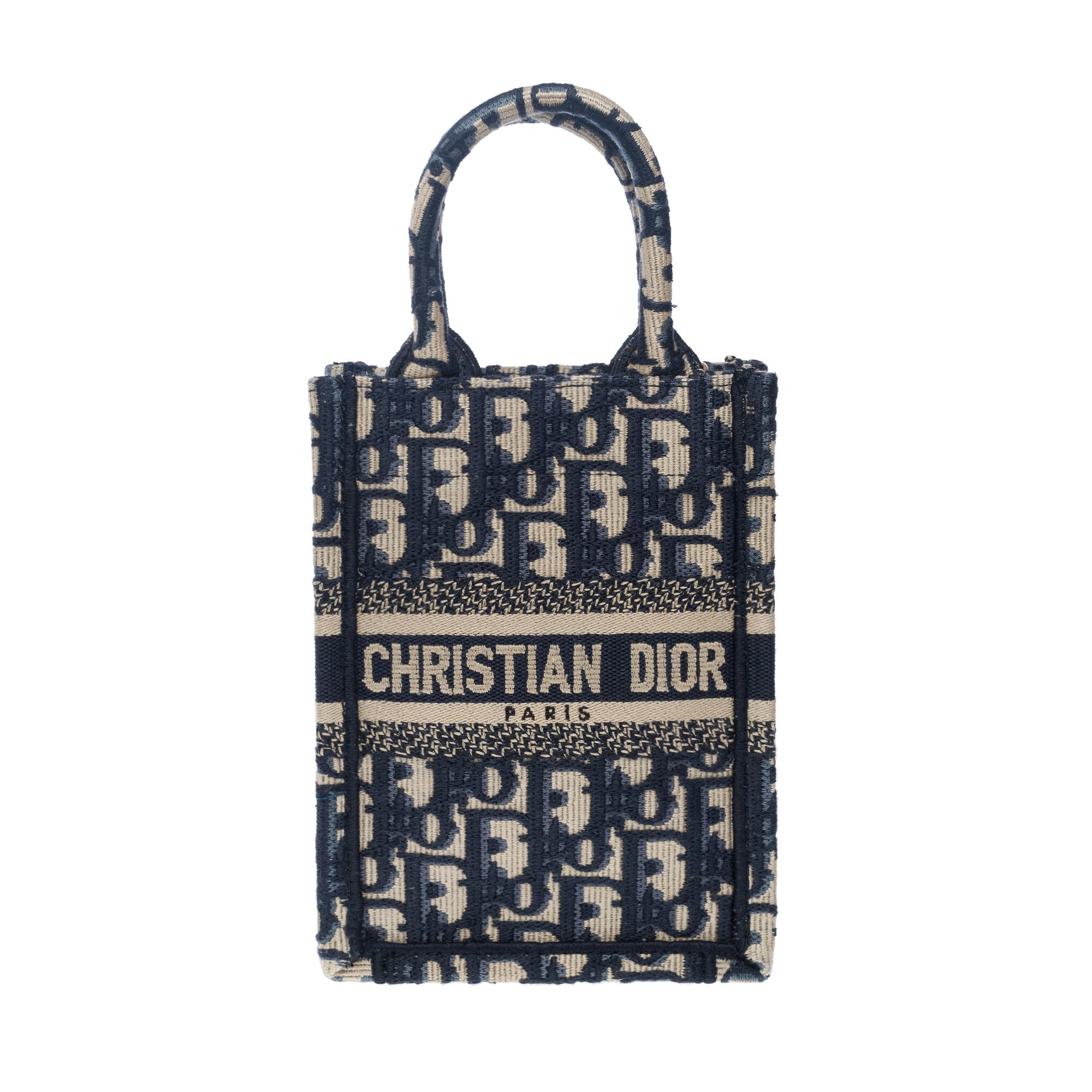 Brandneue Christian Dior Vertical Book Tote Bag in Marineblau mit Monogramm aus Segeltuch im Zustand „Neu“ im Angebot in Paris, IDF