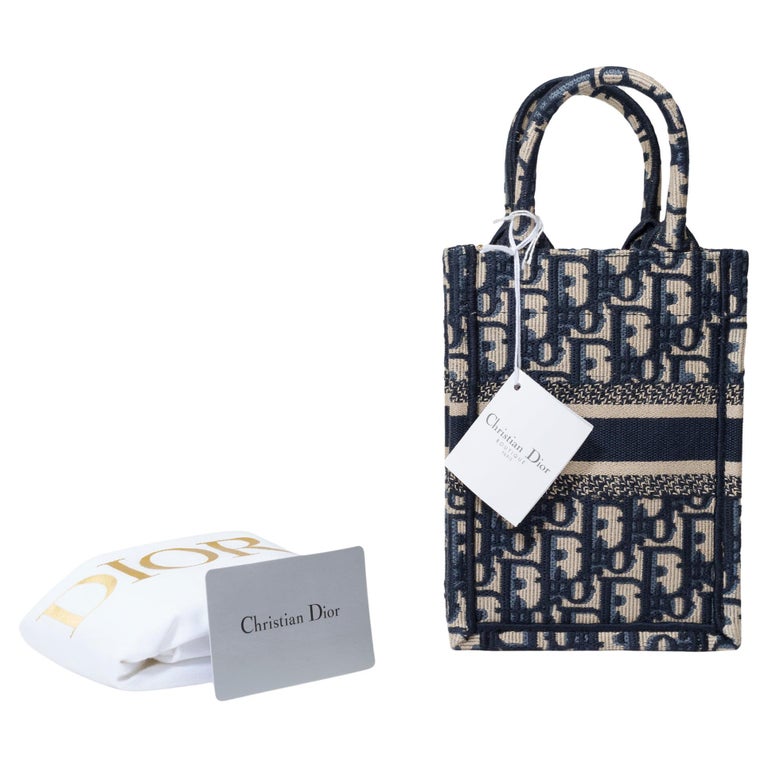 Nuova borsa Christian Dior Vertical Book Tote in tela Monogram Blu