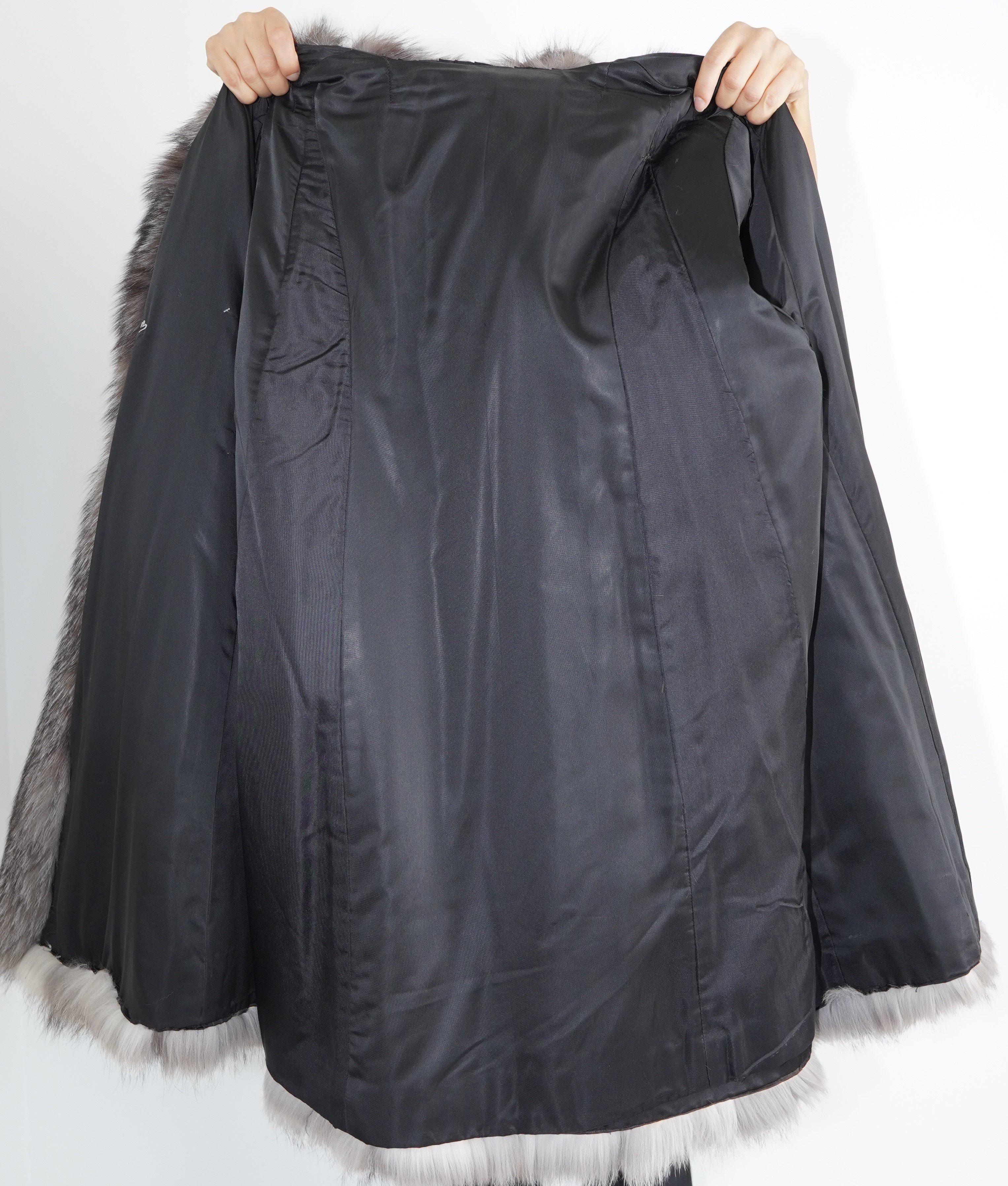 Brand new Chrystal Fox Fur Coat (Size 16-XL) For Sale 5
