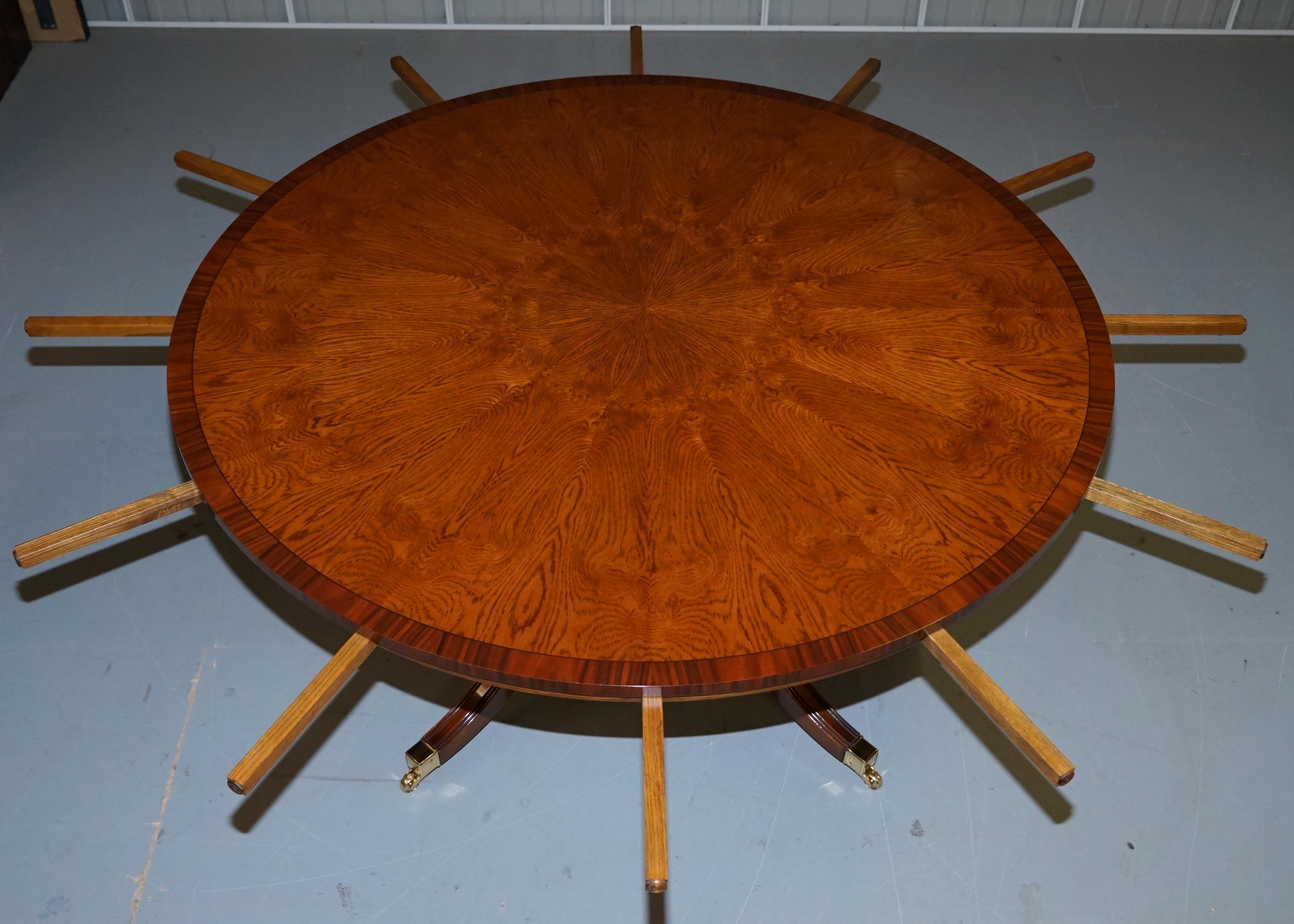 Brand New Cluster Oak Extending Jupe Round Dining Tables Seats 6-12 People In New Condition For Sale In West Sussex, Pulborough