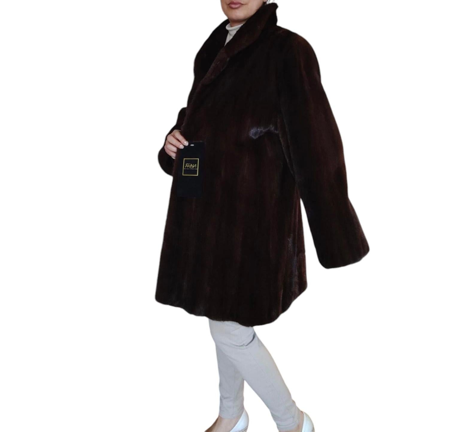 Brand new demi buff female mink fur coat size S 8 In New Condition For Sale In Montreal, Quebec