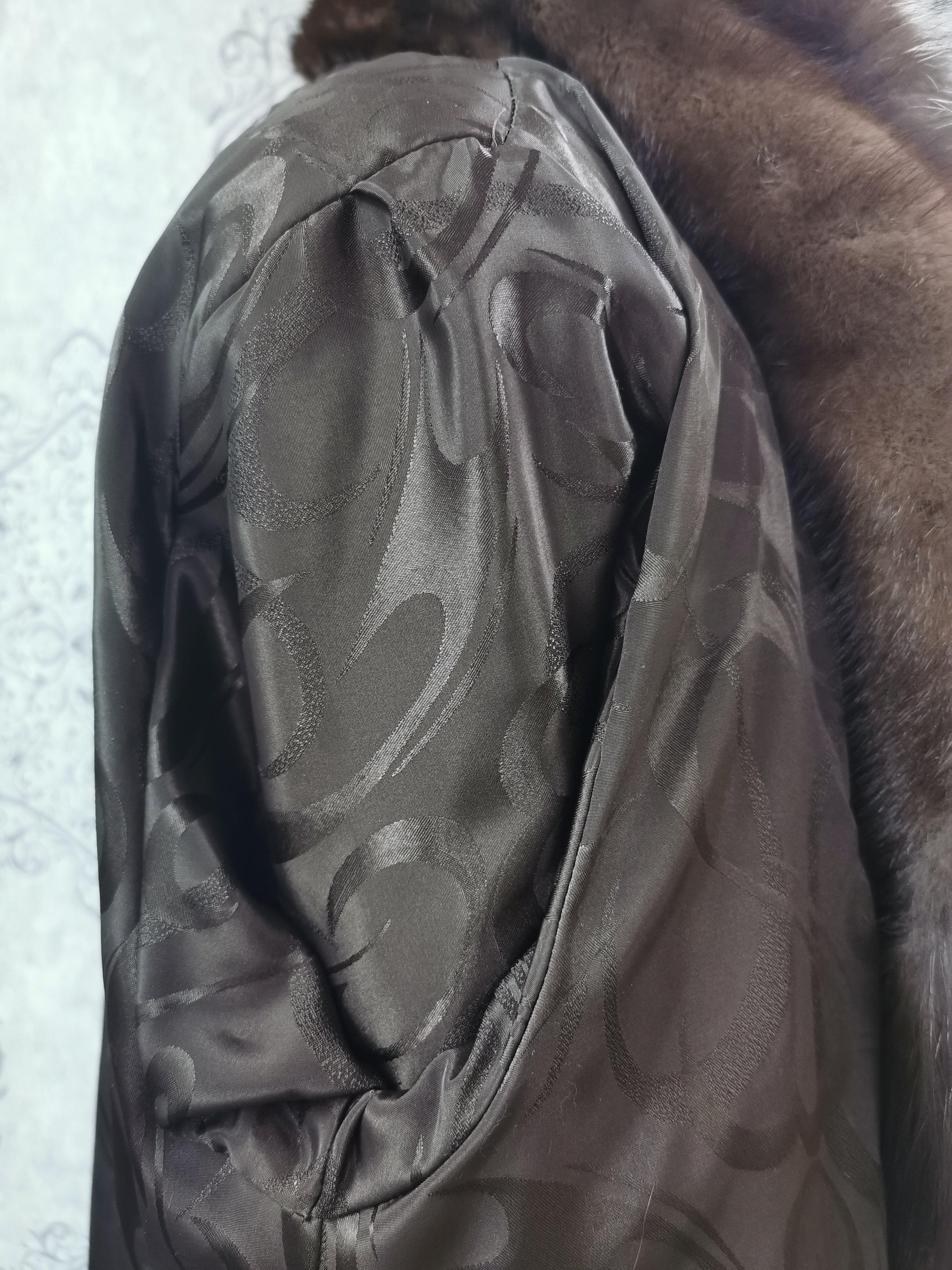 Brand New Demi Buff Mink Fur Swing Coat With Silver Fox Fur Trim (Size 14-L) For Sale 3