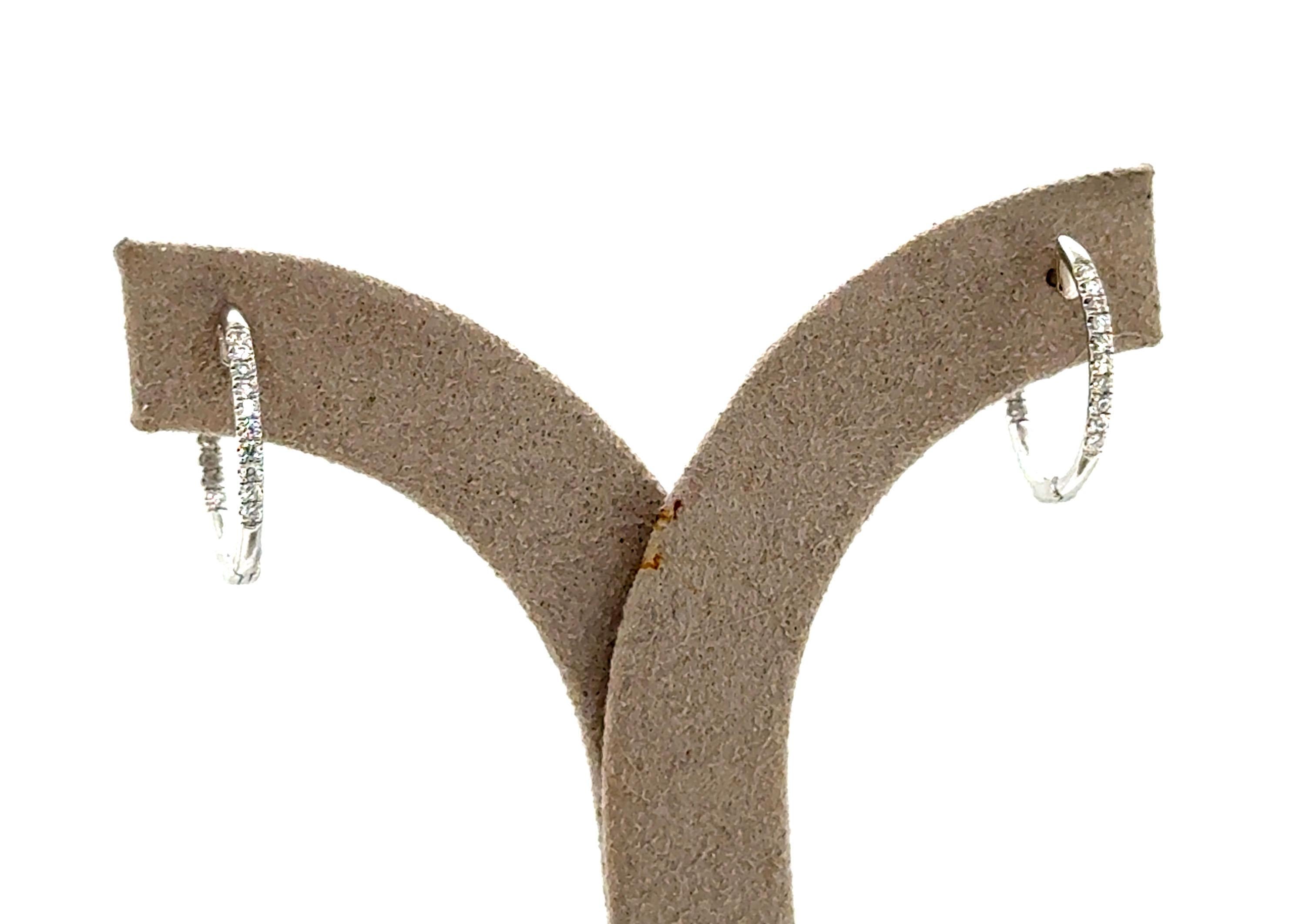 Brand New Diamond Hoop Earrings Mined Round Brilliant .27ct 14K White Gold Unisexe en vente