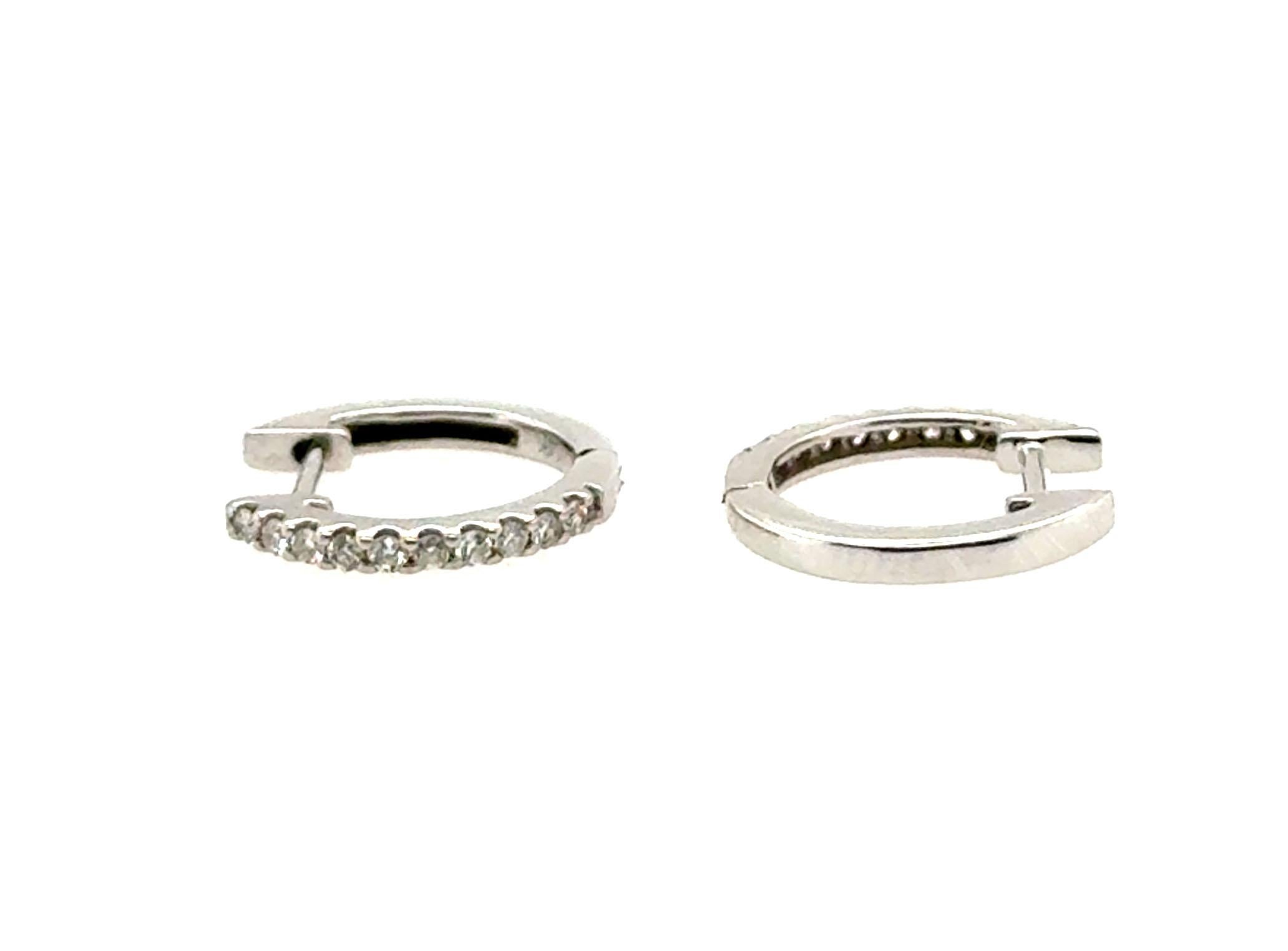 Brand Neu Diamant Huggie Creolen Ohrringe Mined RBC .15ct 14K Weißgold (Rundschliff)
