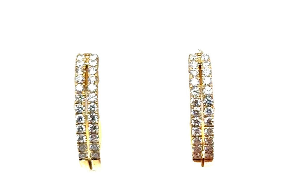 Nuovi orecchini Huggie Hoop con diamanti da .50cttw in oro giallo 14K


Con 48 diamanti tondi brillanti Nature D-F/VS.

Odelia con marchio registrato

100% Diamanti naturali

.50 Carati di diamante

oro giallo 14K

Semplice ma elegante 

Regalo
