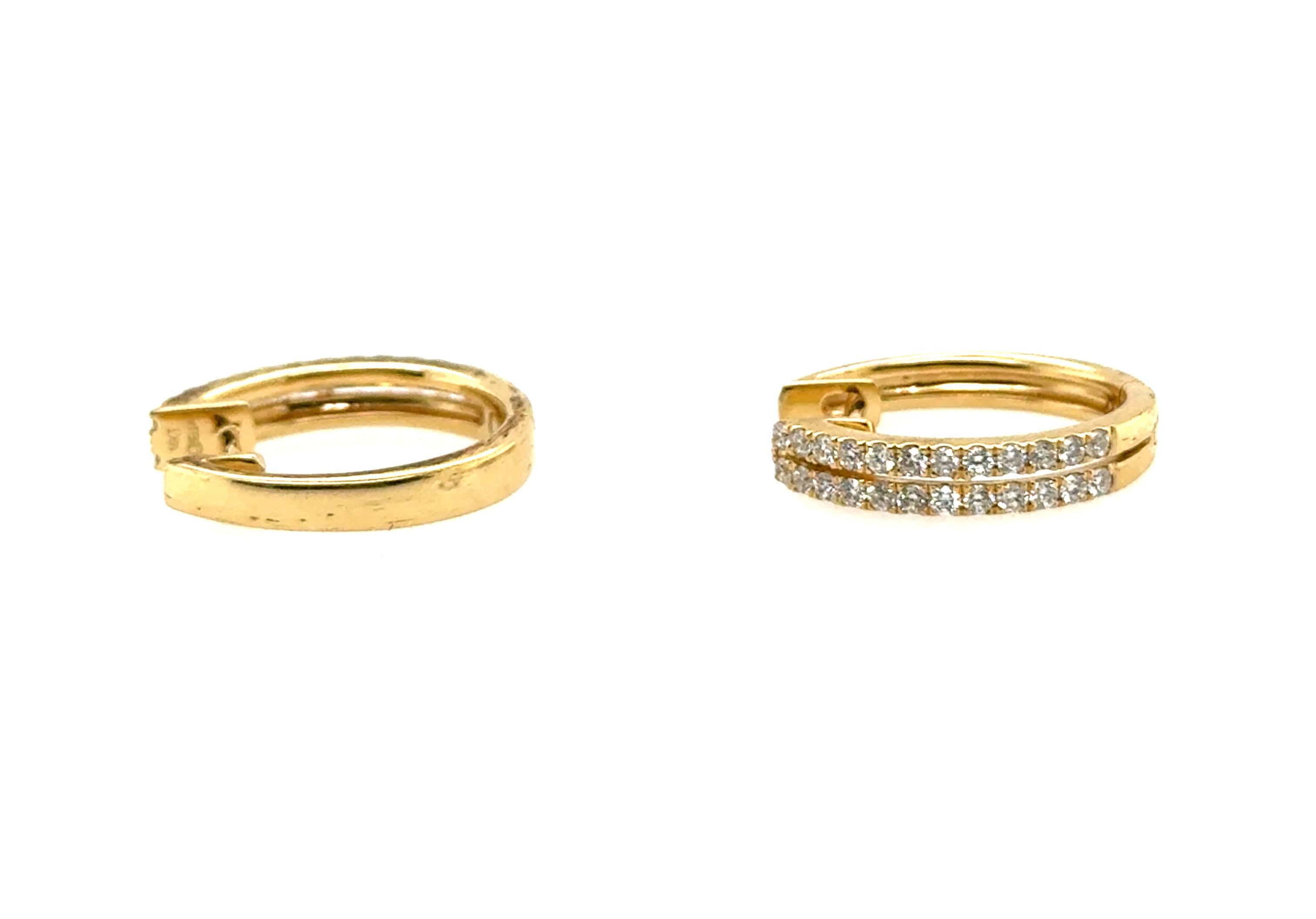 da uomo o donna Nuovi orecchini Huggie Hoop con diamante estratto RBC .50ct in oro giallo 14 carati in vendita