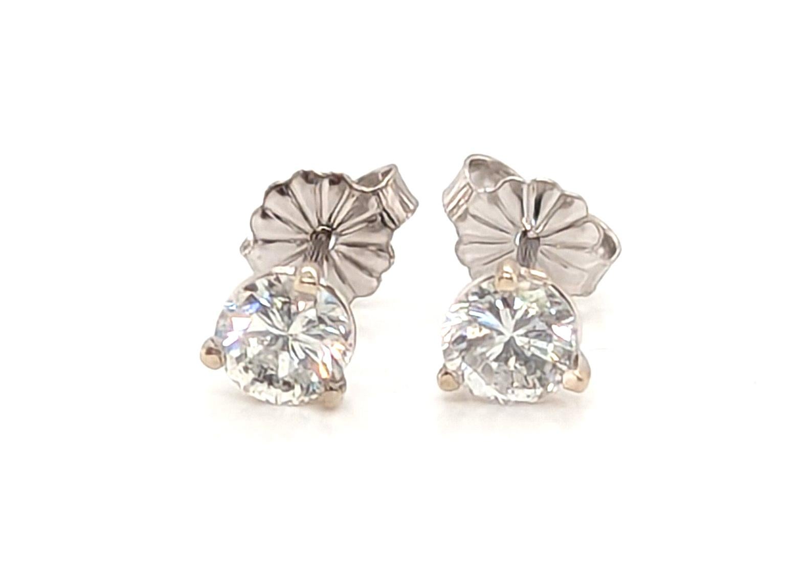 Nuovissimi orecchini con diamante Mined 1ct Round Brilliante Cut Oro bianco 14K Pushback


Caratteristiche 2 diamanti rotondi taglio Brilliante, autentici e naturali, estratti dalla miniera. 

Borchie classiche con diamante

100% diamanti naturali