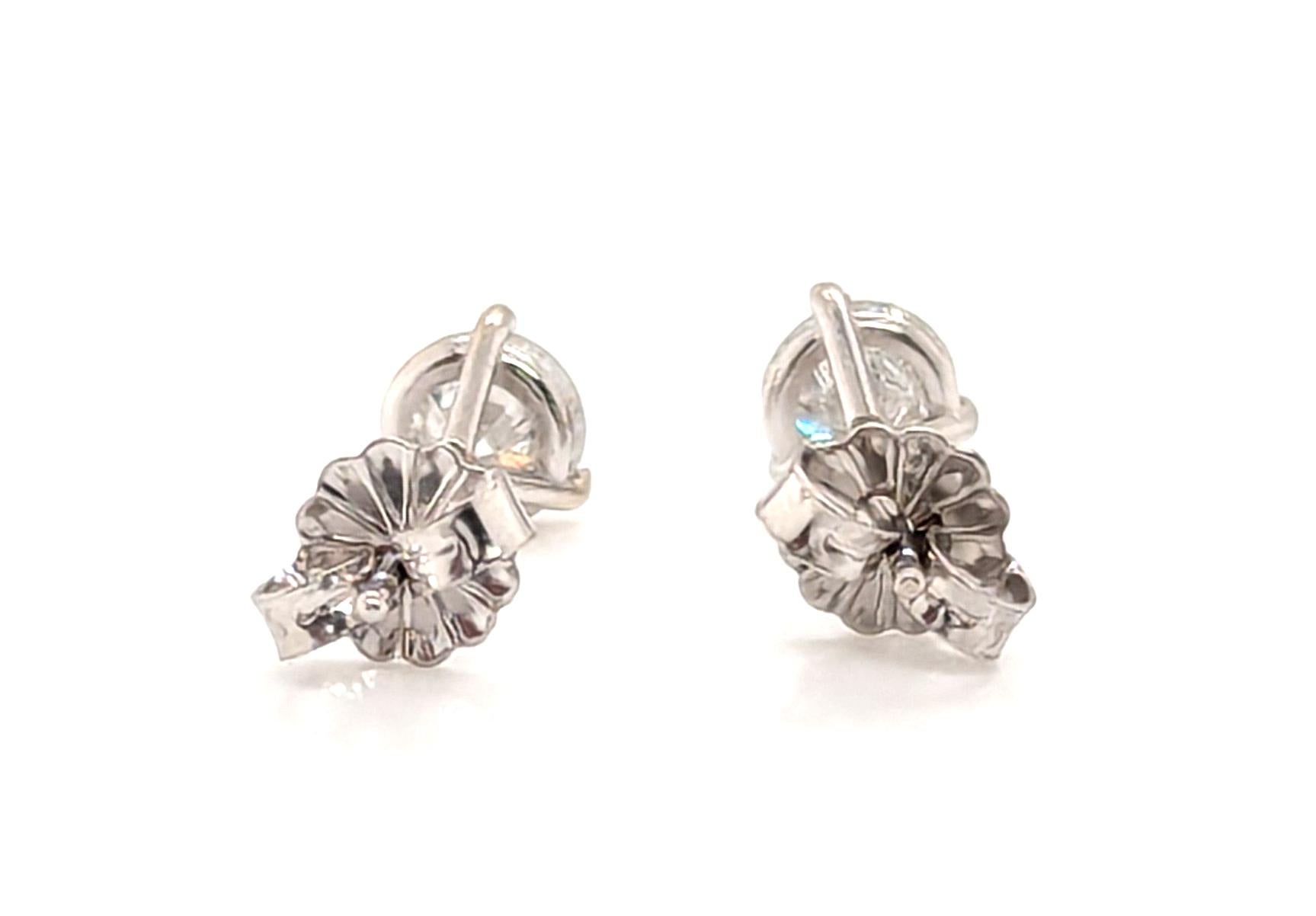 Nuovissimi orecchini con diamante Mined 1ct Round Brilliante Cut 14K Pushback In condizioni Nuovo in vendita a Dearborn, MI