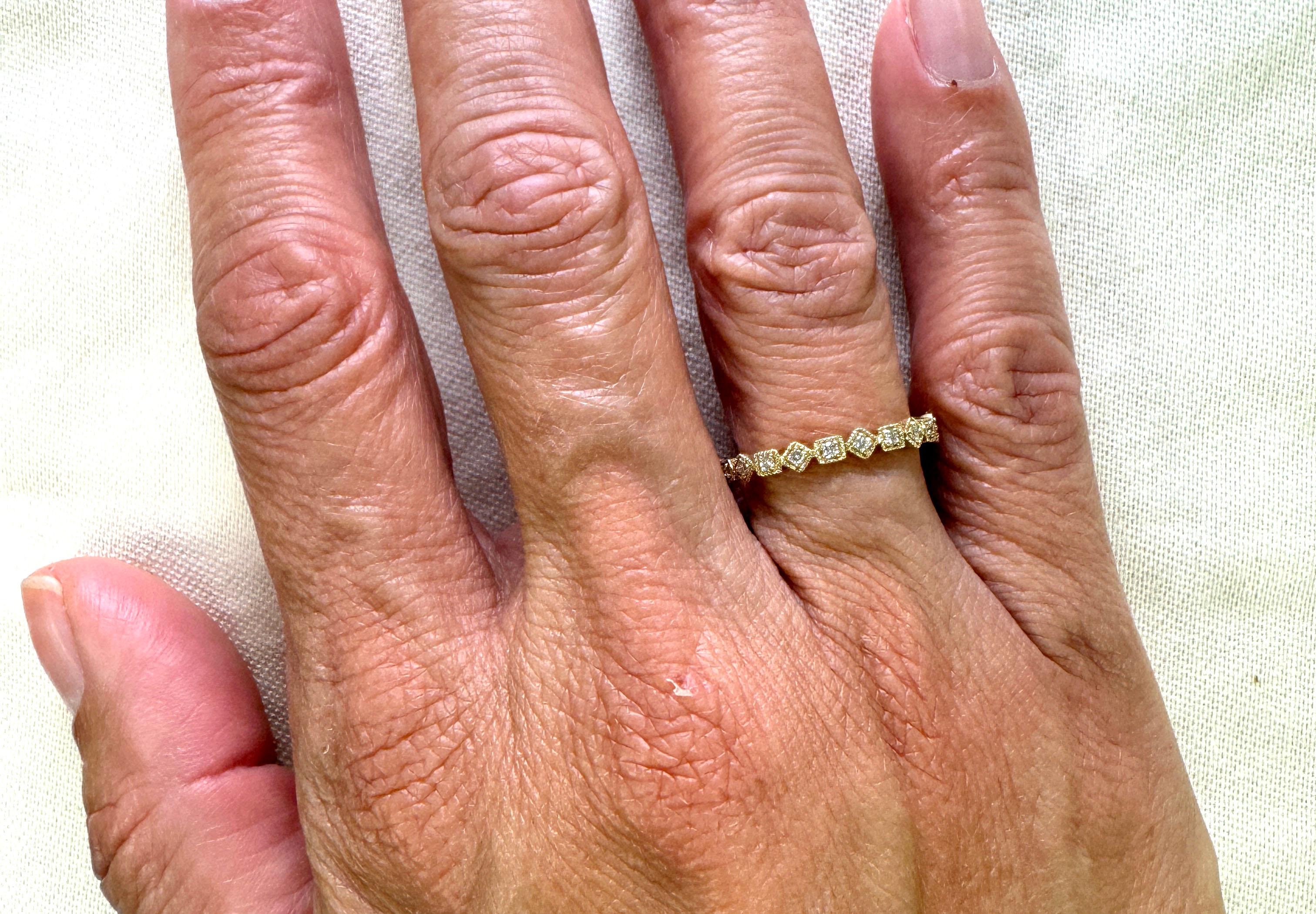 Brand New Diamond Wedding Ring Anniversary Band Mined D-F VS 14K Yellow Gold For Sale 2