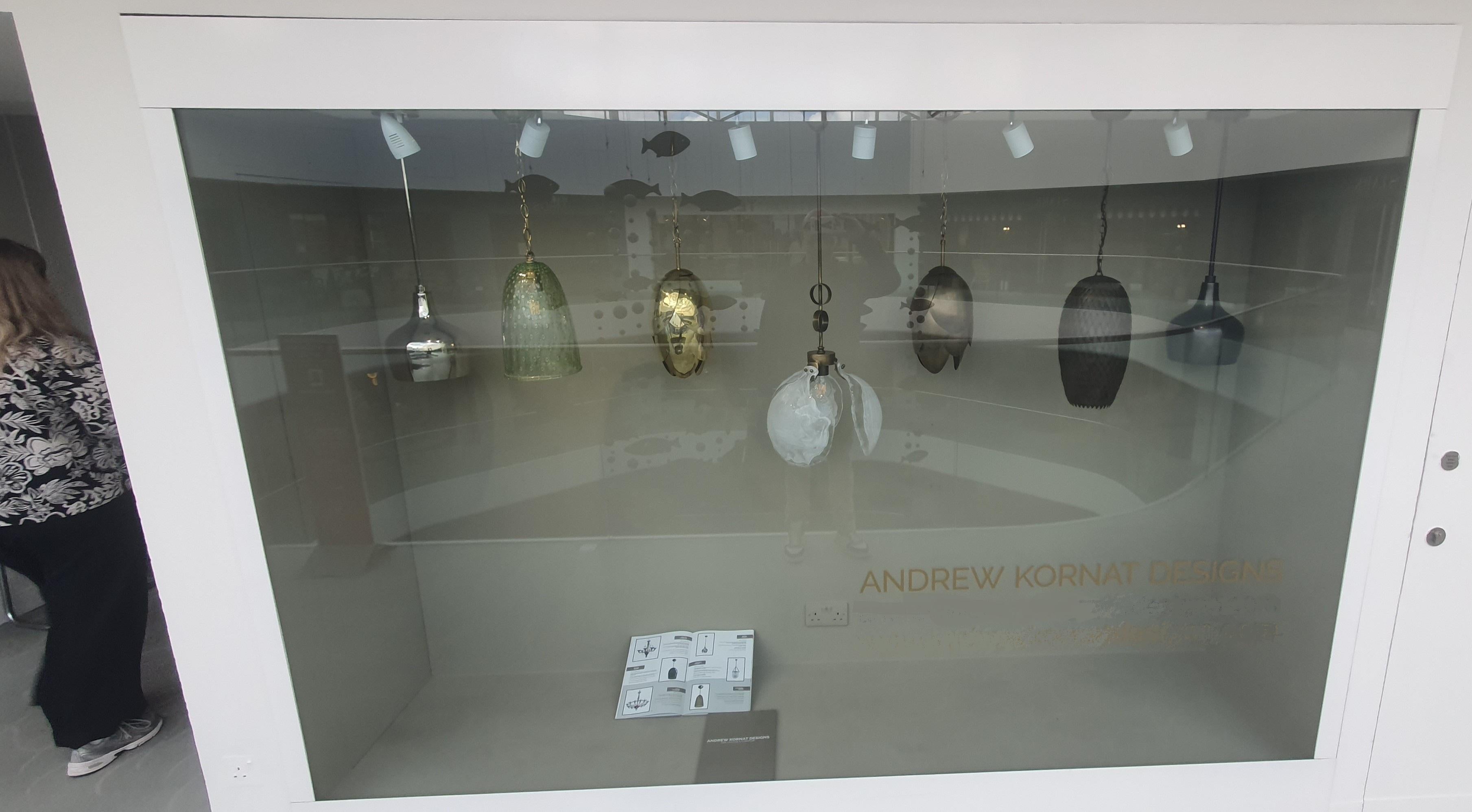 Pendentif Dragon flambant neuf fabriqué à la main en laiton avec finition bronze et intérieur or. en vente 3