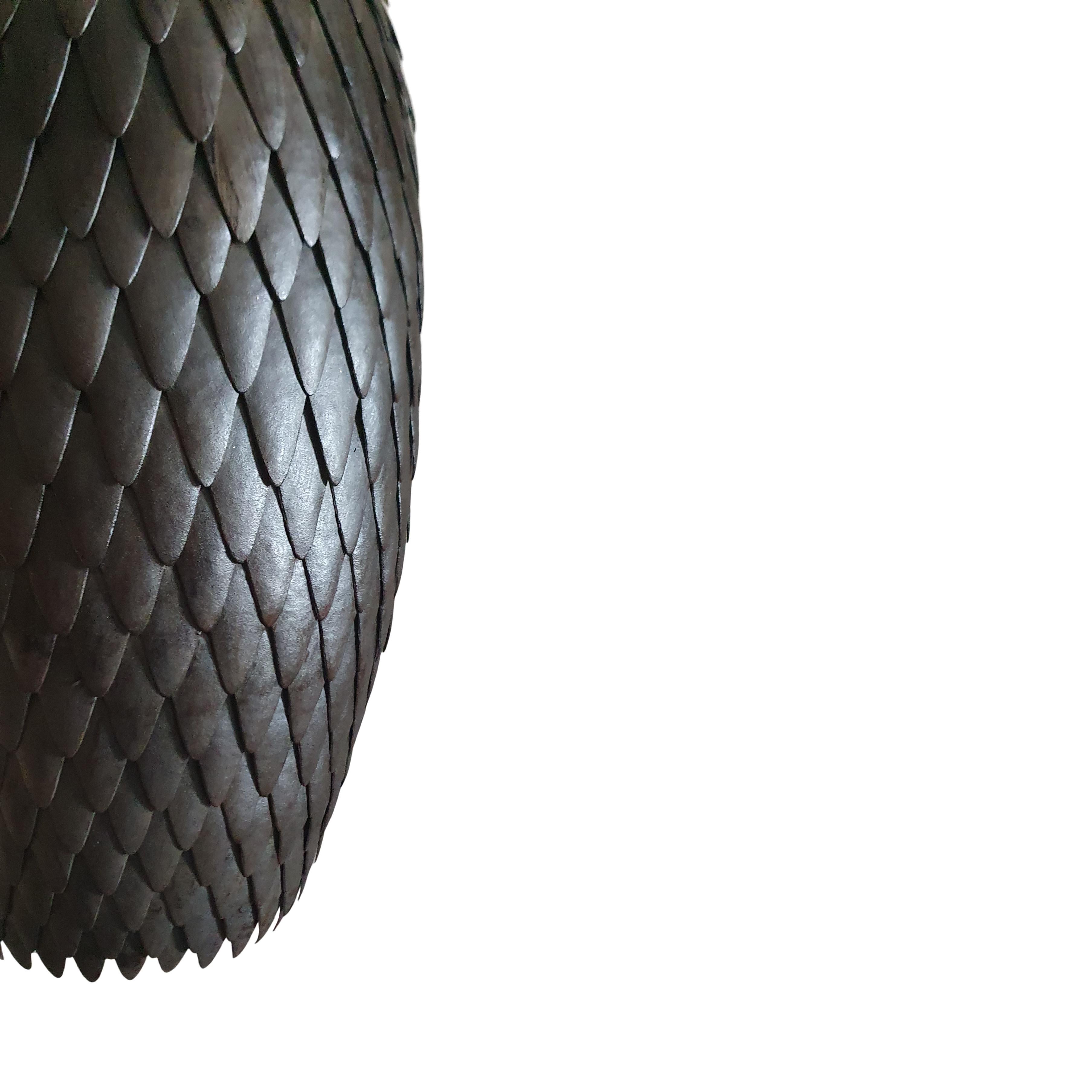 Pendentif Dragon flambant neuf fabriqué à la main en laiton avec finition bronze et intérieur or. Neuf - En vente à London, GB