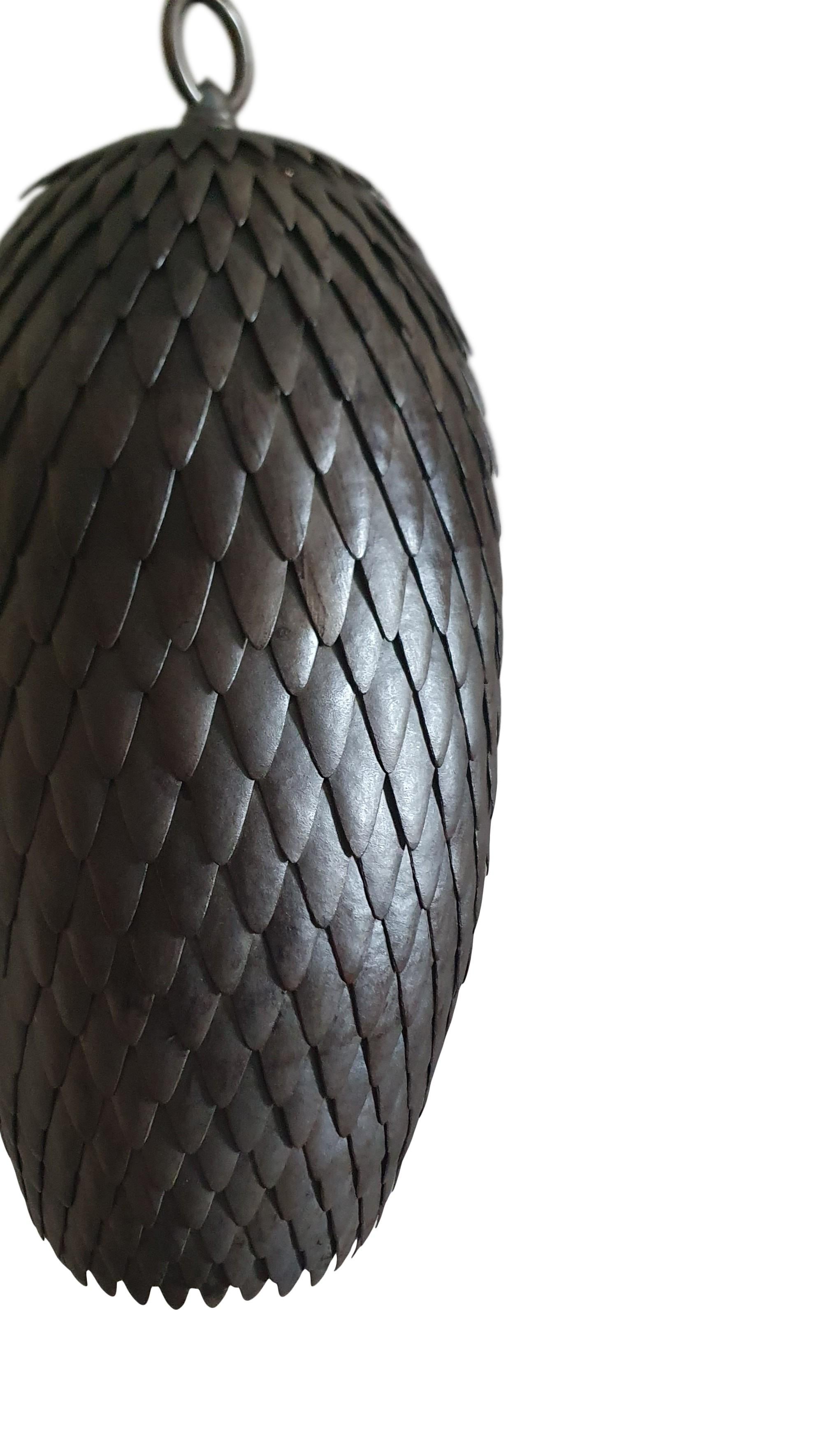 XXIe siècle et contemporain Pendentif Dragon flambant neuf fabriqué à la main en laiton avec finition bronze et intérieur or. en vente