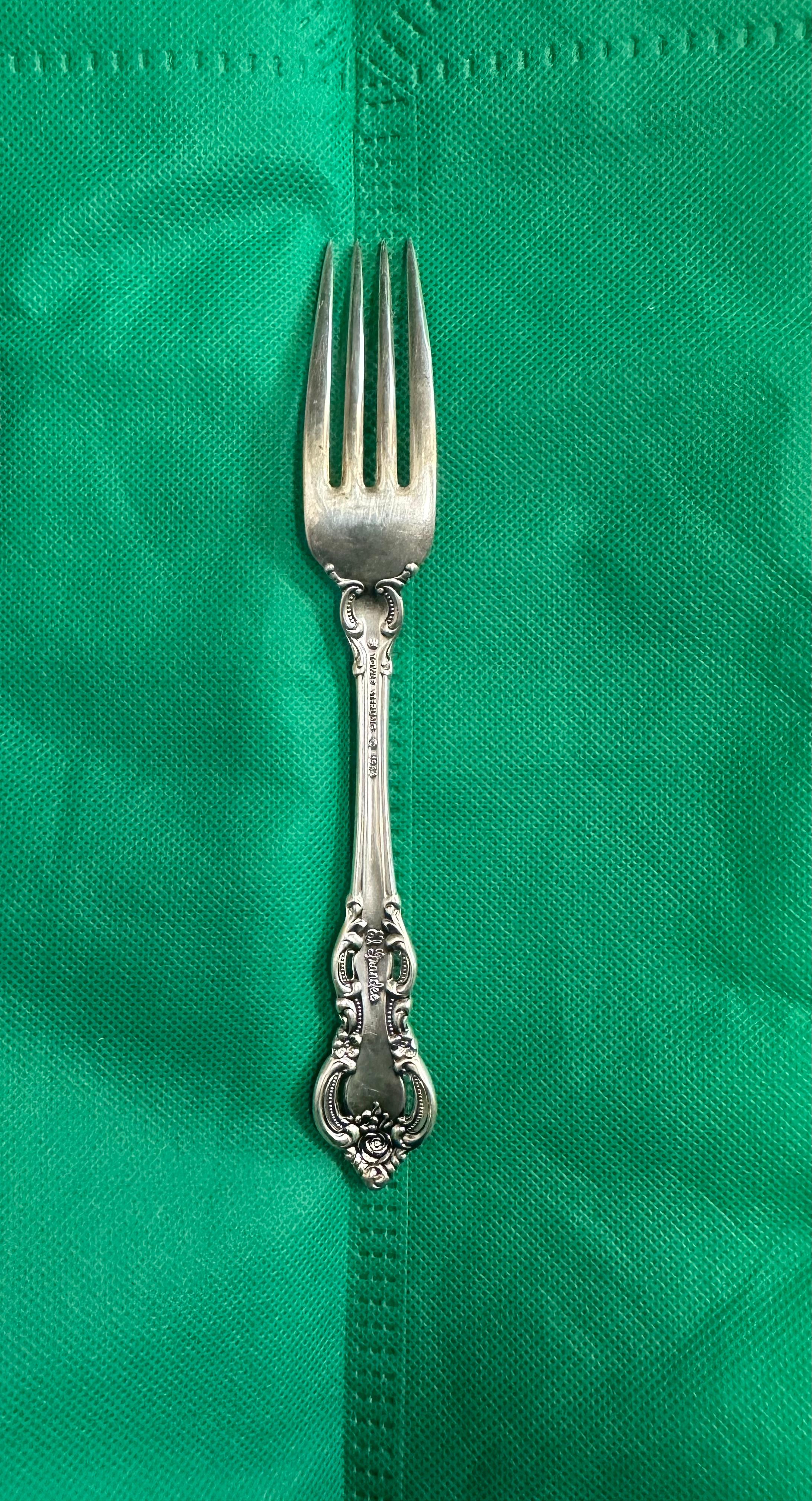 Argento 925 Nuovo di zecca El Grandee, servizio di posate in argento per dodici persone, di Towle in vendita