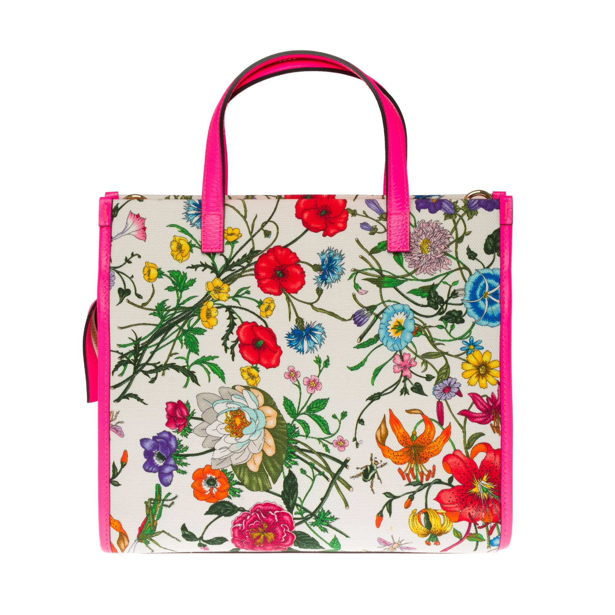 GUCCI Flora in Canvas and Leather with Nested G Tote Bag
Striking, playful and functional, this Flora tote comes from the Gucci house and offers style goals with every swing and whirl. Made in Italy, it has been meticulously made from multicoloured