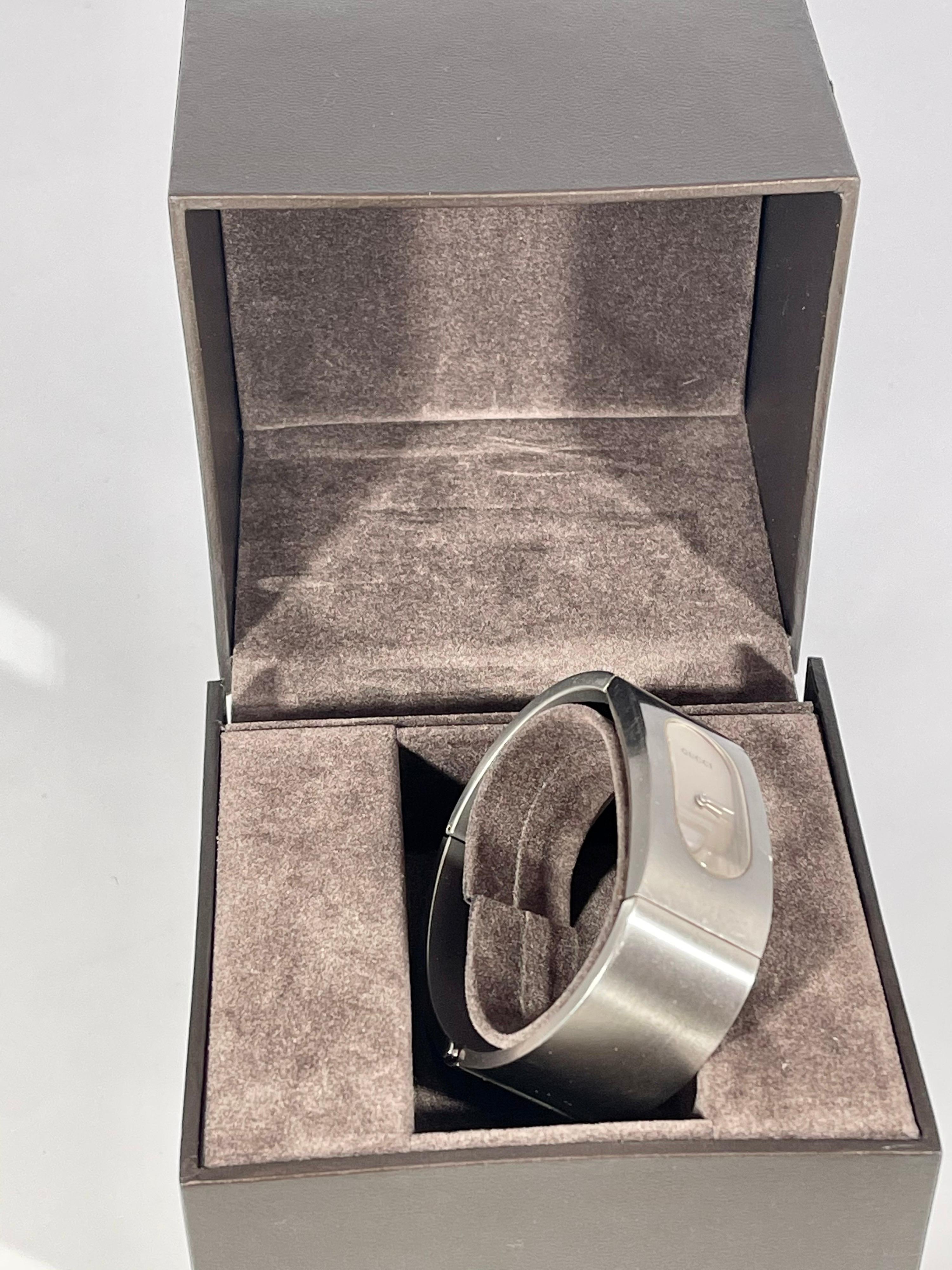 Brand New Gucci Silver Stainless Steel 2400L Dial Bangle Watch, Bracelet In New Condition In New York, NY