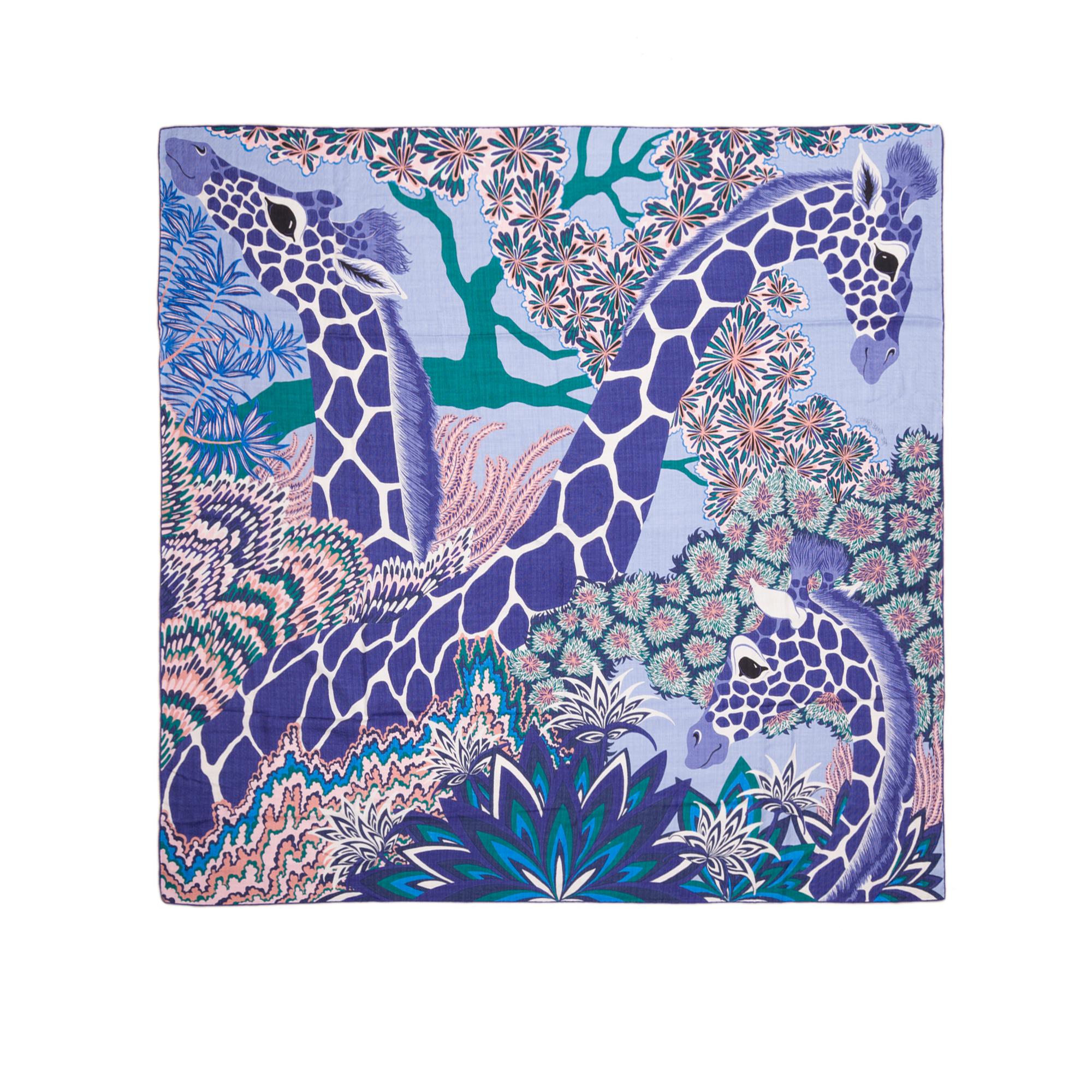 Beautiful Hermès Shawl “140 The Three Graces”, printed on the iconic cashmere and silk support, this square is soft and light, easy to wear. It was during a trip to South Africa that Alice Shirley had the chance to see a giraffe, then two, then