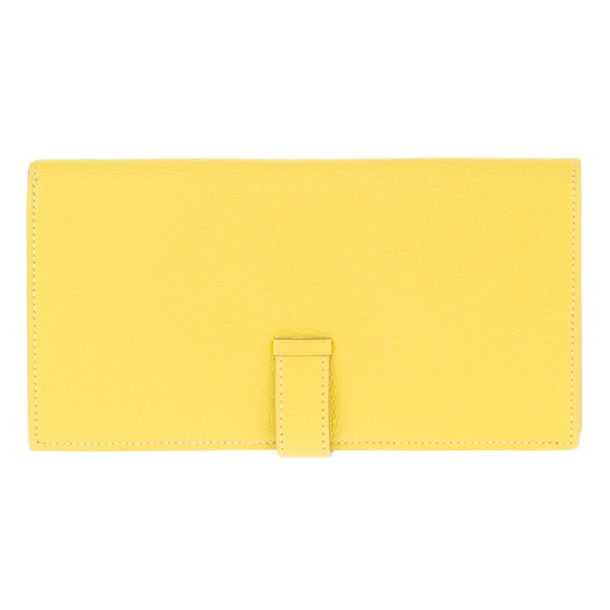 Hermes Béarn wallet in yellow Mysore goat cheese, silver metal trim, carried by hand.

Hook and loop closure H.
Interior lining in yellow Mysore goat, one zipped pocket, four patch pockets, 5 card slots.
Sold with Hermès box.
Signature: 