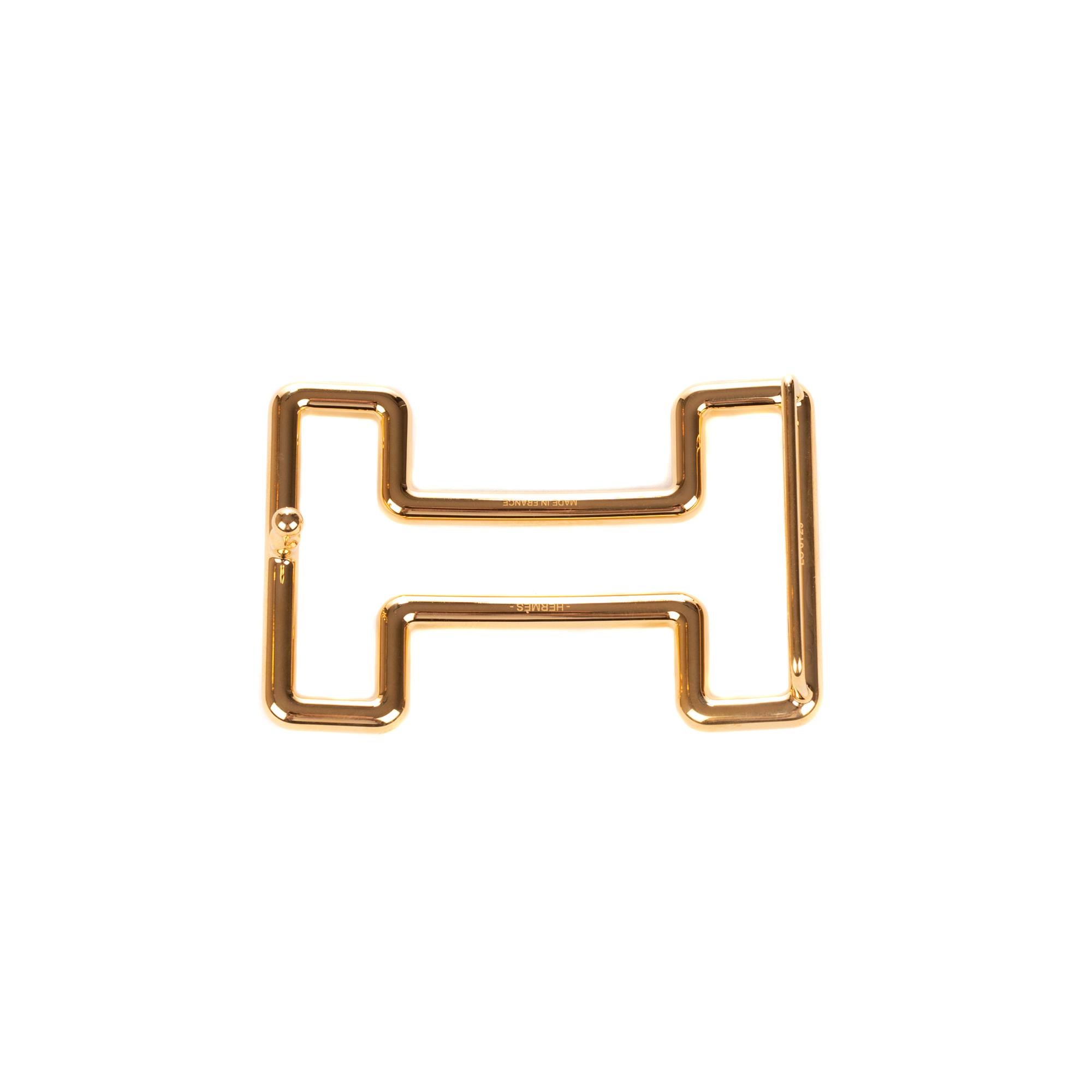 Type: Belt Buckle
Marque: Hermès
Modèle: Tonight
Material : Steel
Color : Gold
Signature: HERMES 
Shape : H
For a leather of 3.2 cm.
Dimensions : H: 3.7 x L: 6 x P: 1.4 cm
Pristine condition - Never worn - Comes with dustbag