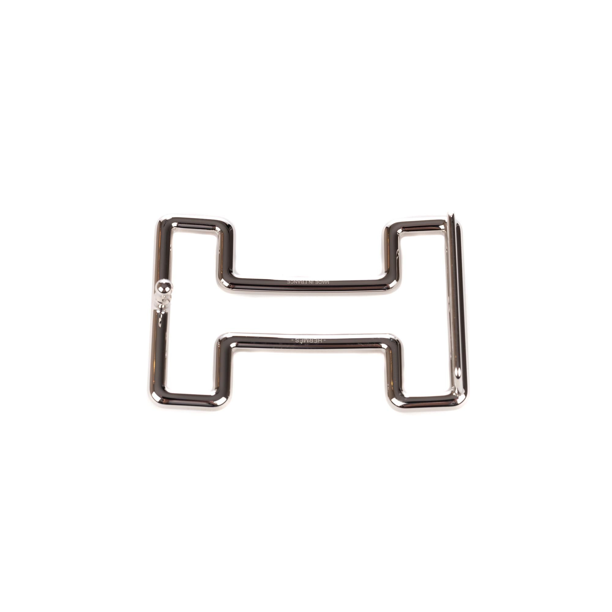 Type: Belt Buckle
Marque: Hermès
Modèle: Tonight
Material : Steel
Color : Silvery
Signature: HERMES 
Shape : H
For a leather of 3.2 cm.
Dimensions : H: 3.7 x L: 6 x P: 1.4 cm
Pristine condition - Never worn - Comes with dustbag