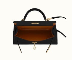 Brandneue schwarze Hermes Mini Kelly 20 HSS mit „Verso Gold“-Verzierung
