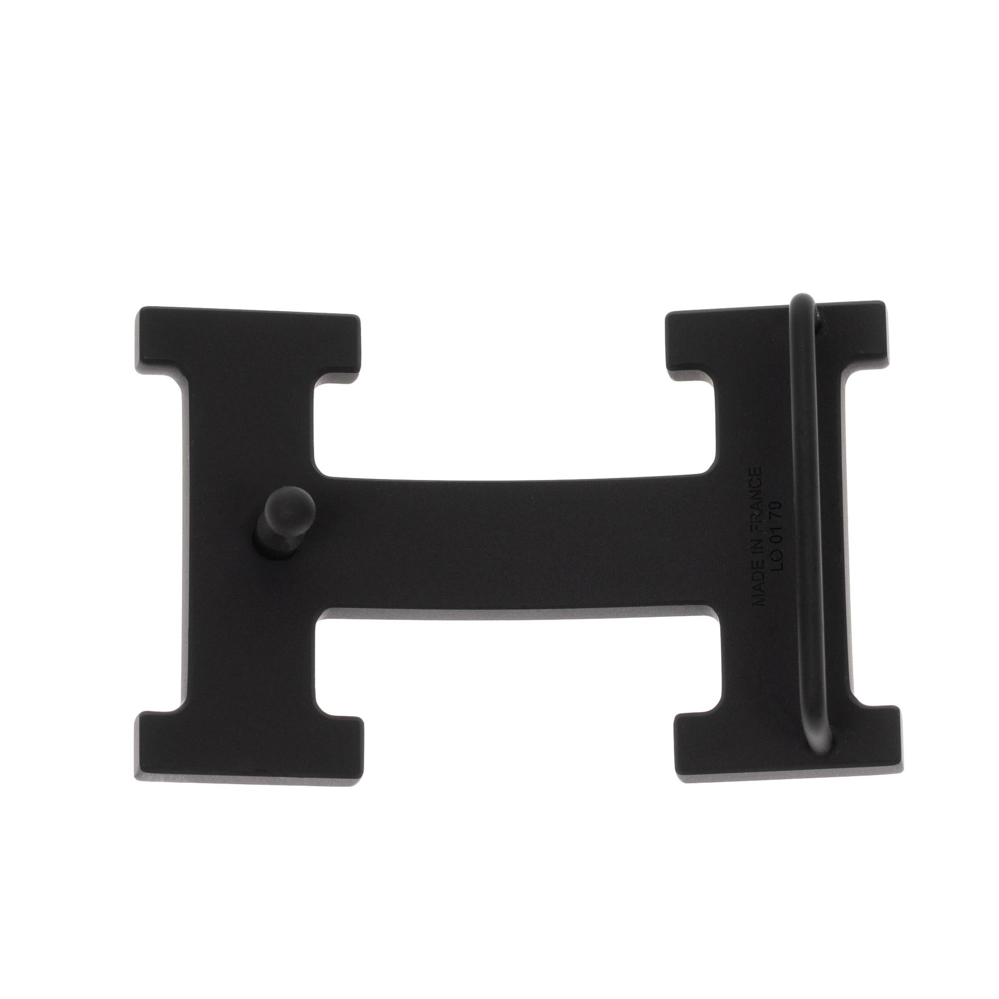 Beautiful H-shaped Hermes belt buckle, model 5382 in matt black PVD plated metal.
Signature: Hermès.
Suitable for a 3.2 cm wide belt.
Dimensions: H: 3.8 x W: 6 x D: 1.4 cm (1,49 x 2,36 x 0,55 In.) 
Note that the buckle is sold alone, without