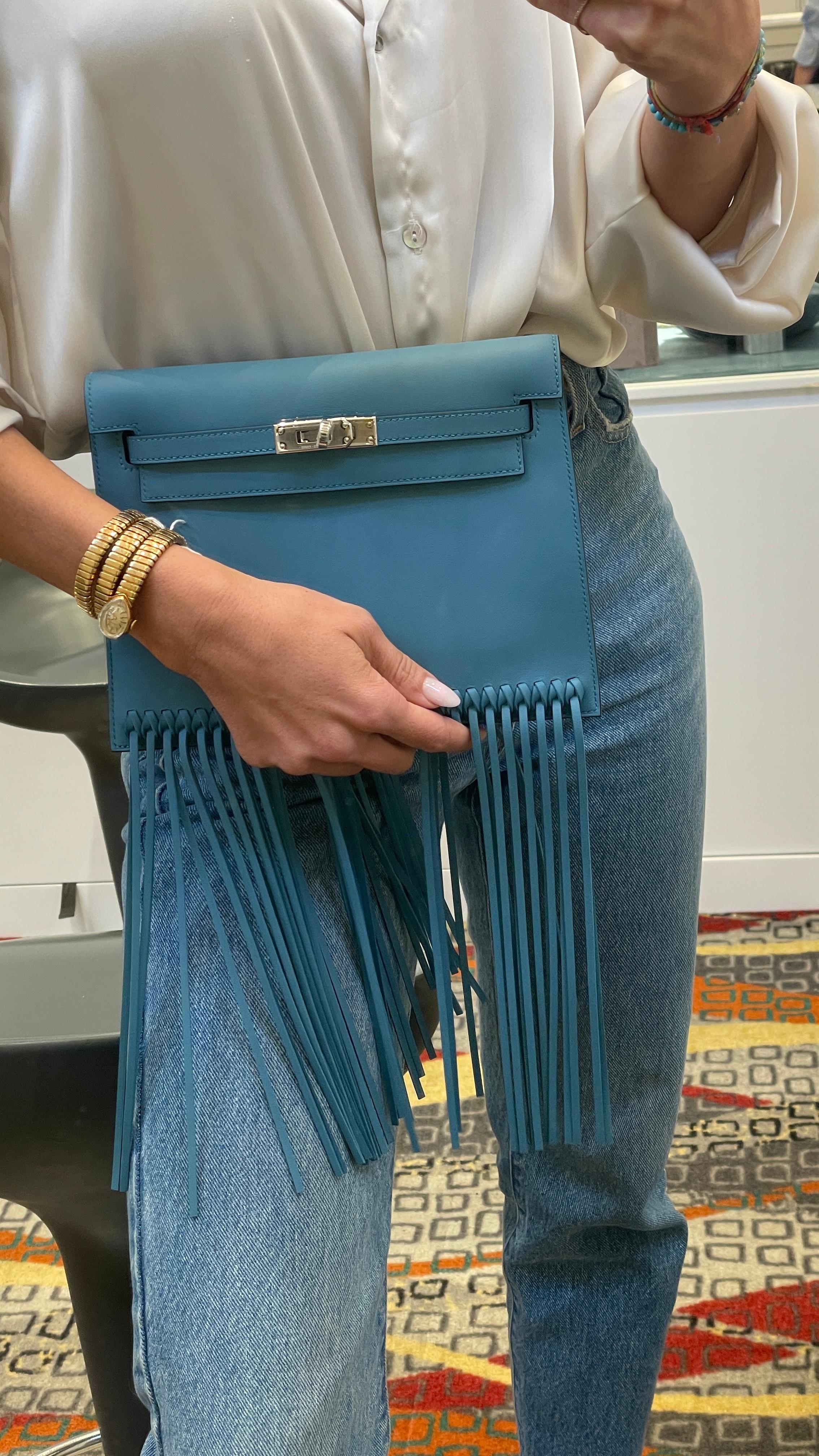 Hermes Kelly Danse Tasche Fransen Anate Bleu Jeans Swift Palladium Hardware NEW im Angebot 9