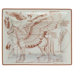 Brand New / Grand cendrier Hermès en porcelaine blanche de Limoges, motif Pegasus.