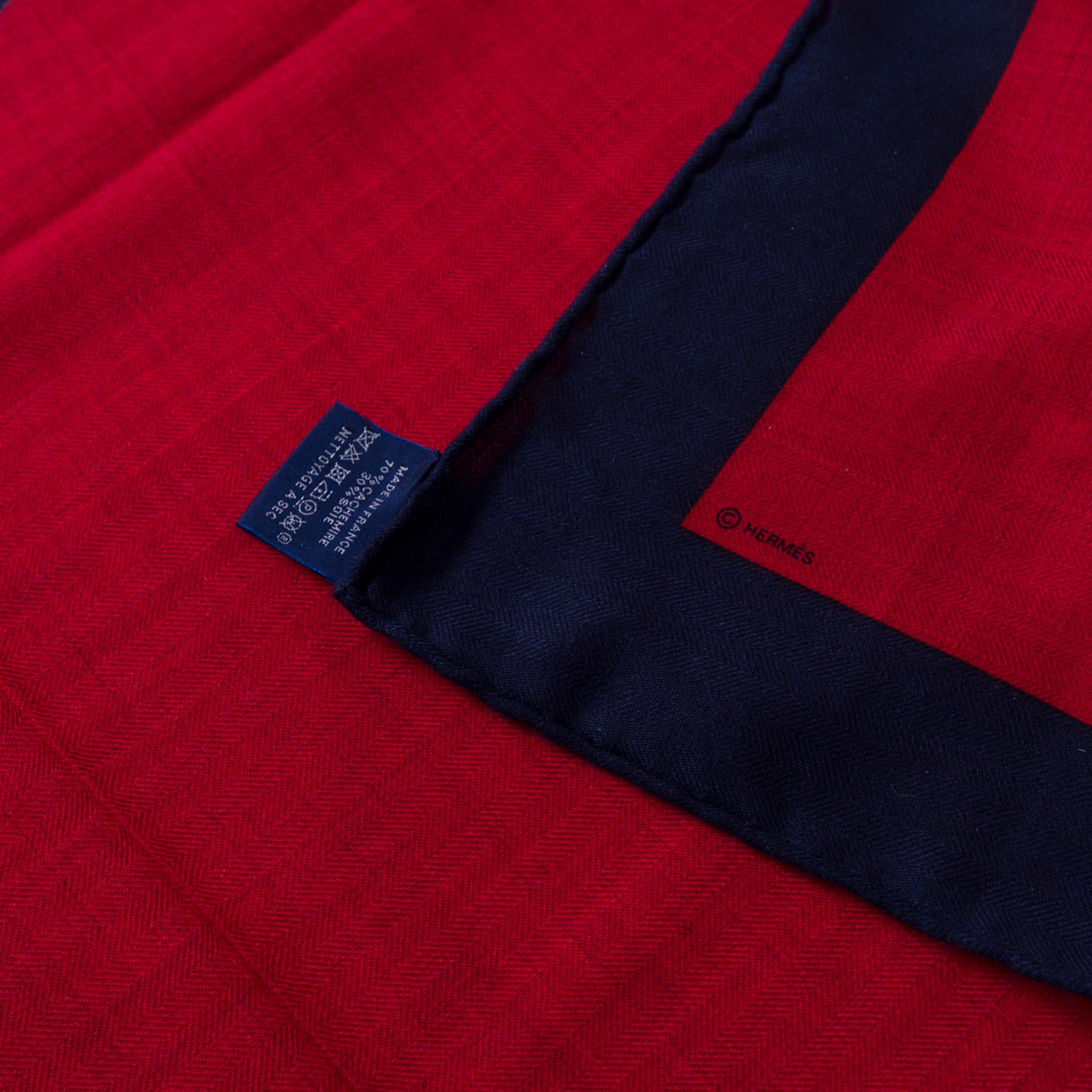 Brand New- Hermès Shawl 140 “Chevaux au Pré” in cashmere and silk In New Condition In Paris, IDF