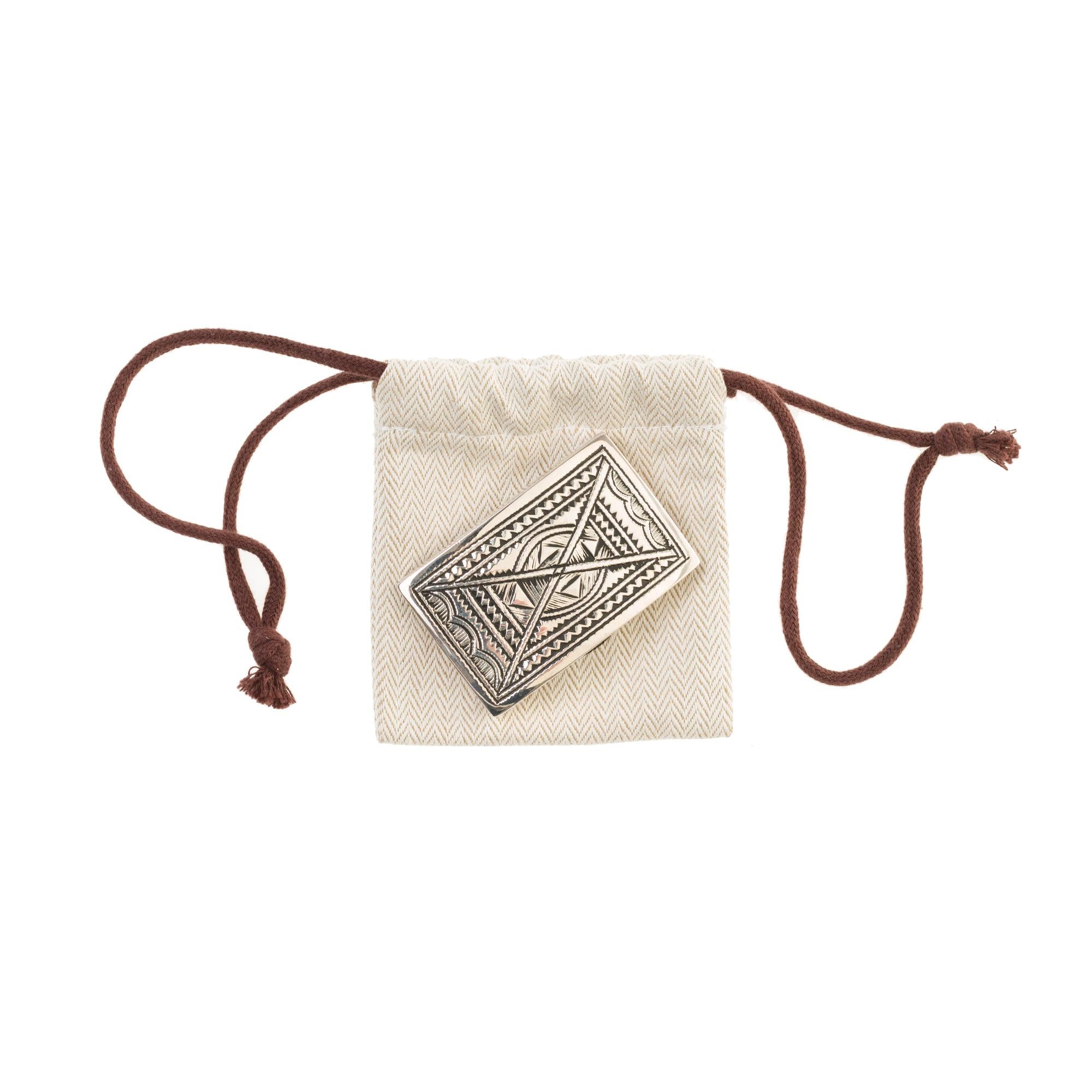 Hand-engraved solid silver buckle. The Touareg buckle is a unique object: each one is hand-engraved.
Shape: Square
Dimensions: H: 4 x W: 6 cm 
Pristine condition

Sold with dustbag
