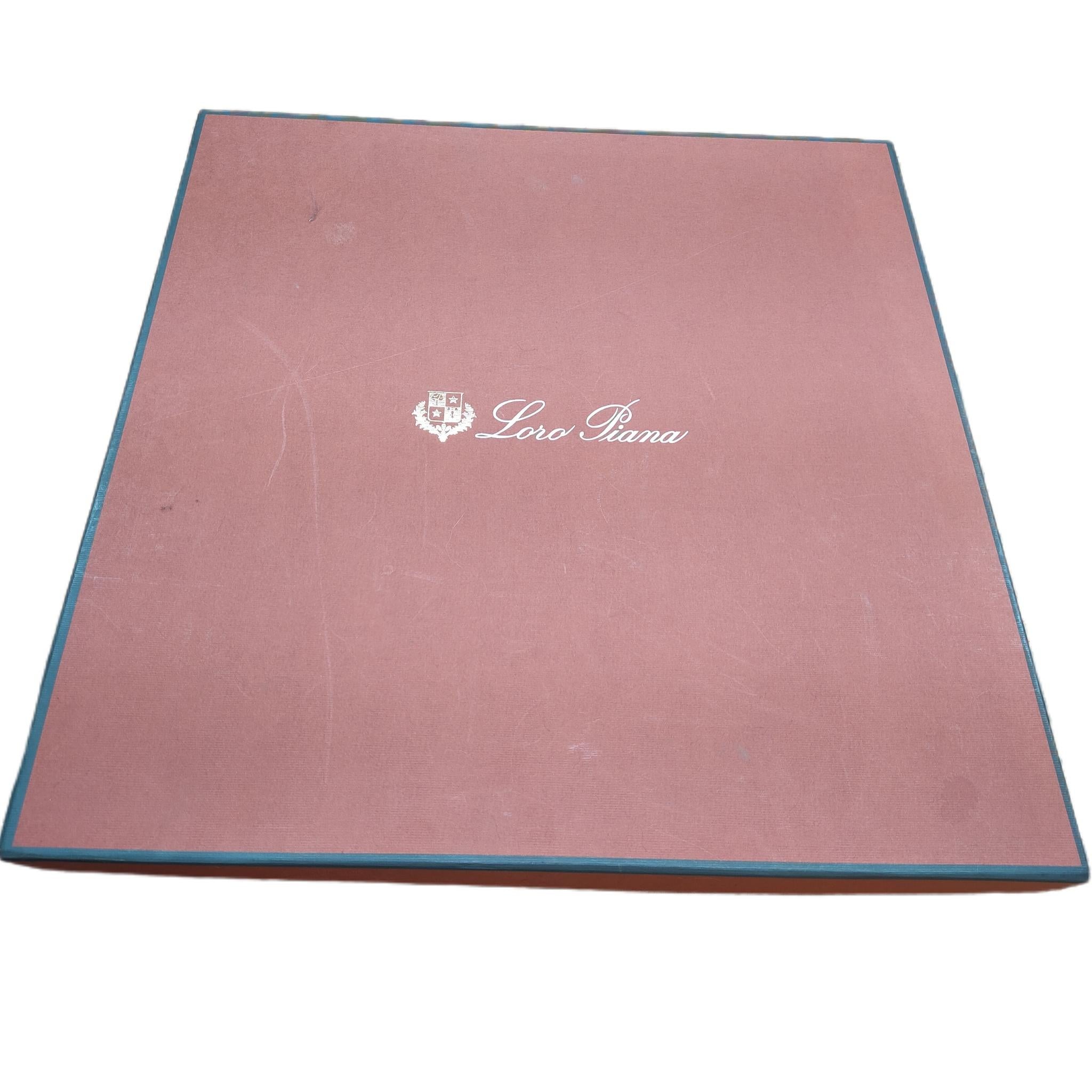 Couverture Loro Piana 100 % cachemire (taille reine 75X60