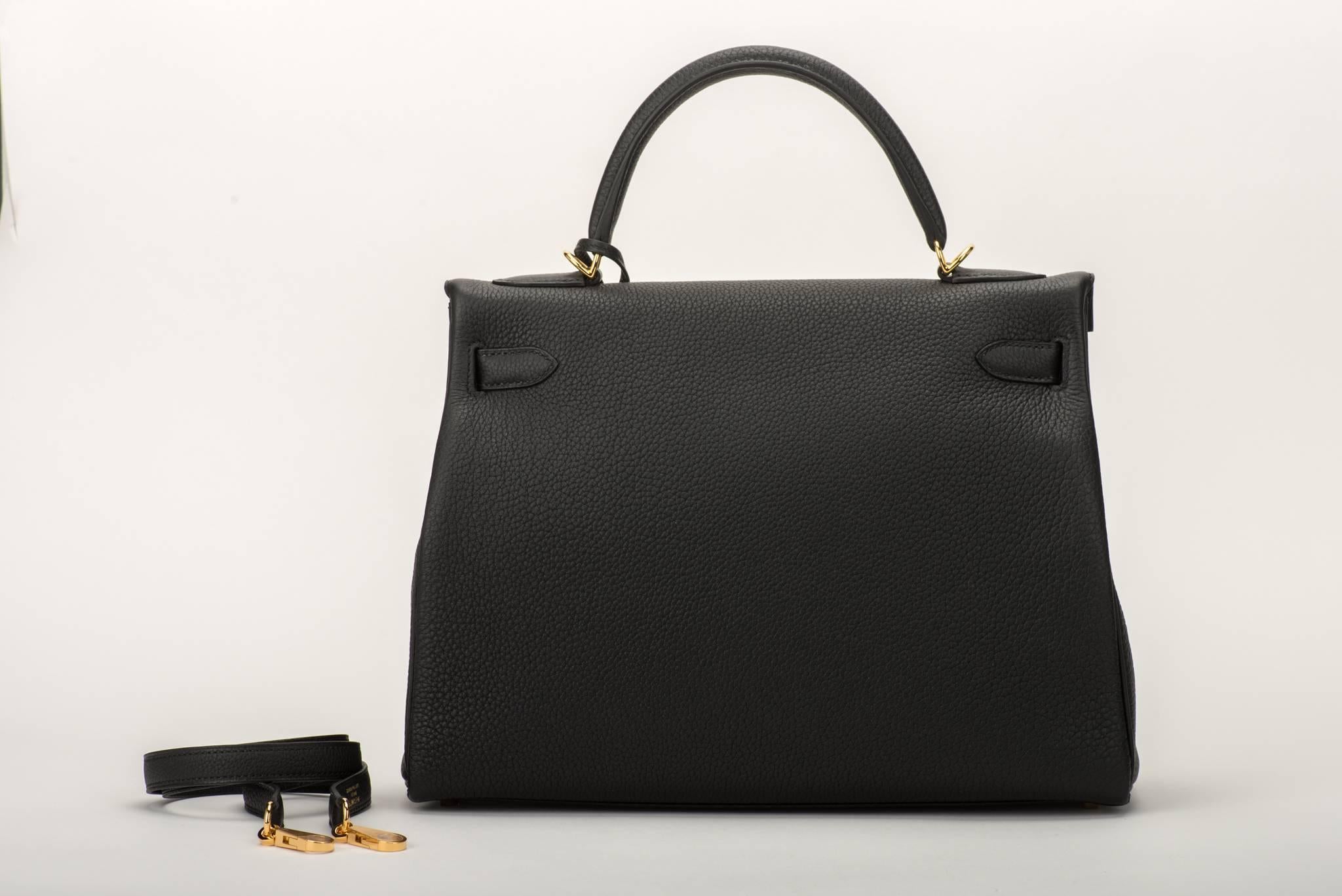 Brand New in Box Hermes Kelly 32 cm Togo Black Gold Bag In New Condition In West Hollywood, CA