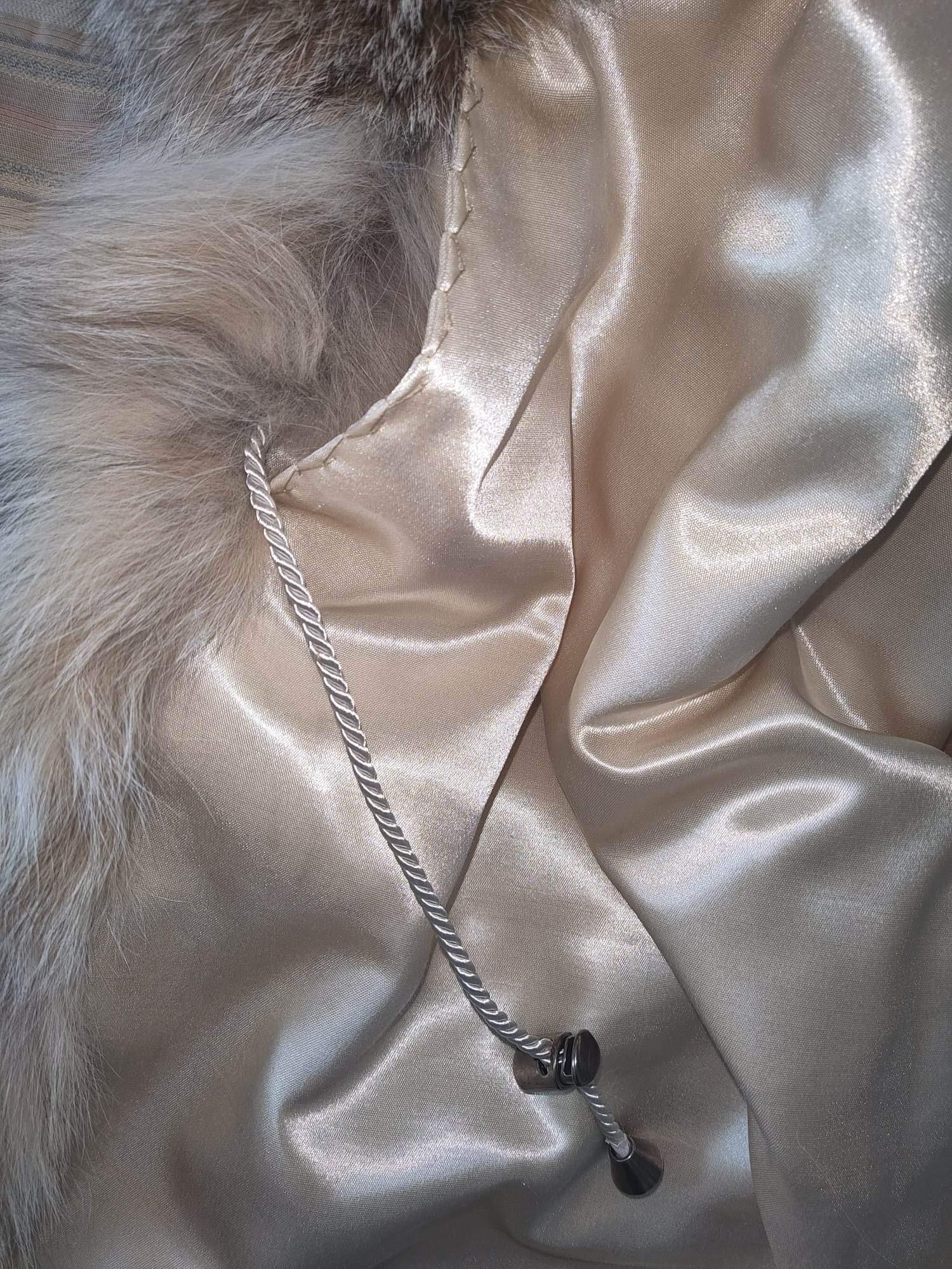 lightweight Canadian lynx fur coat with detachable hood size 12/L For Sale 12