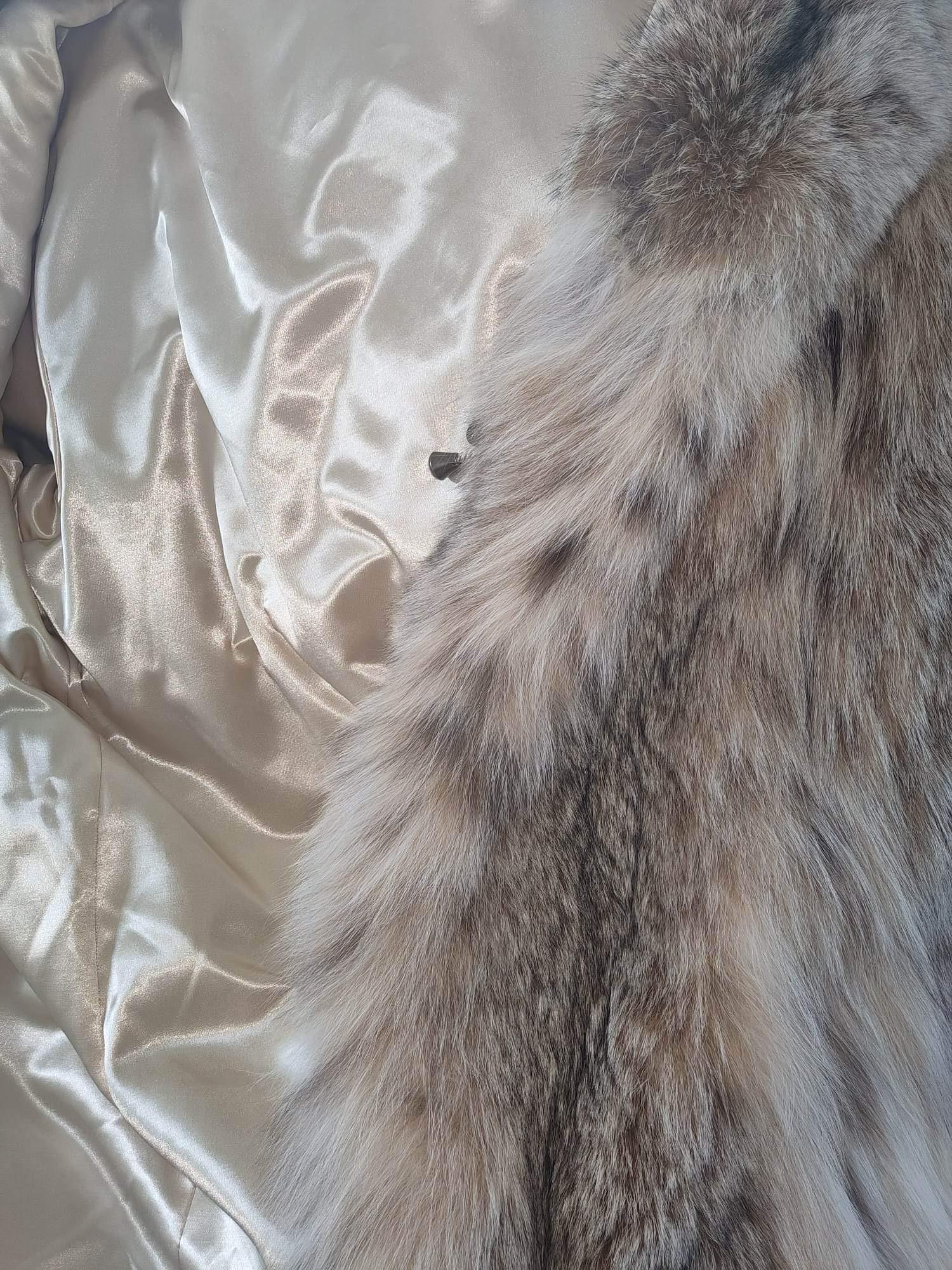 lightweight Canadian lynx fur coat with detachable hood size 12/L For Sale 13